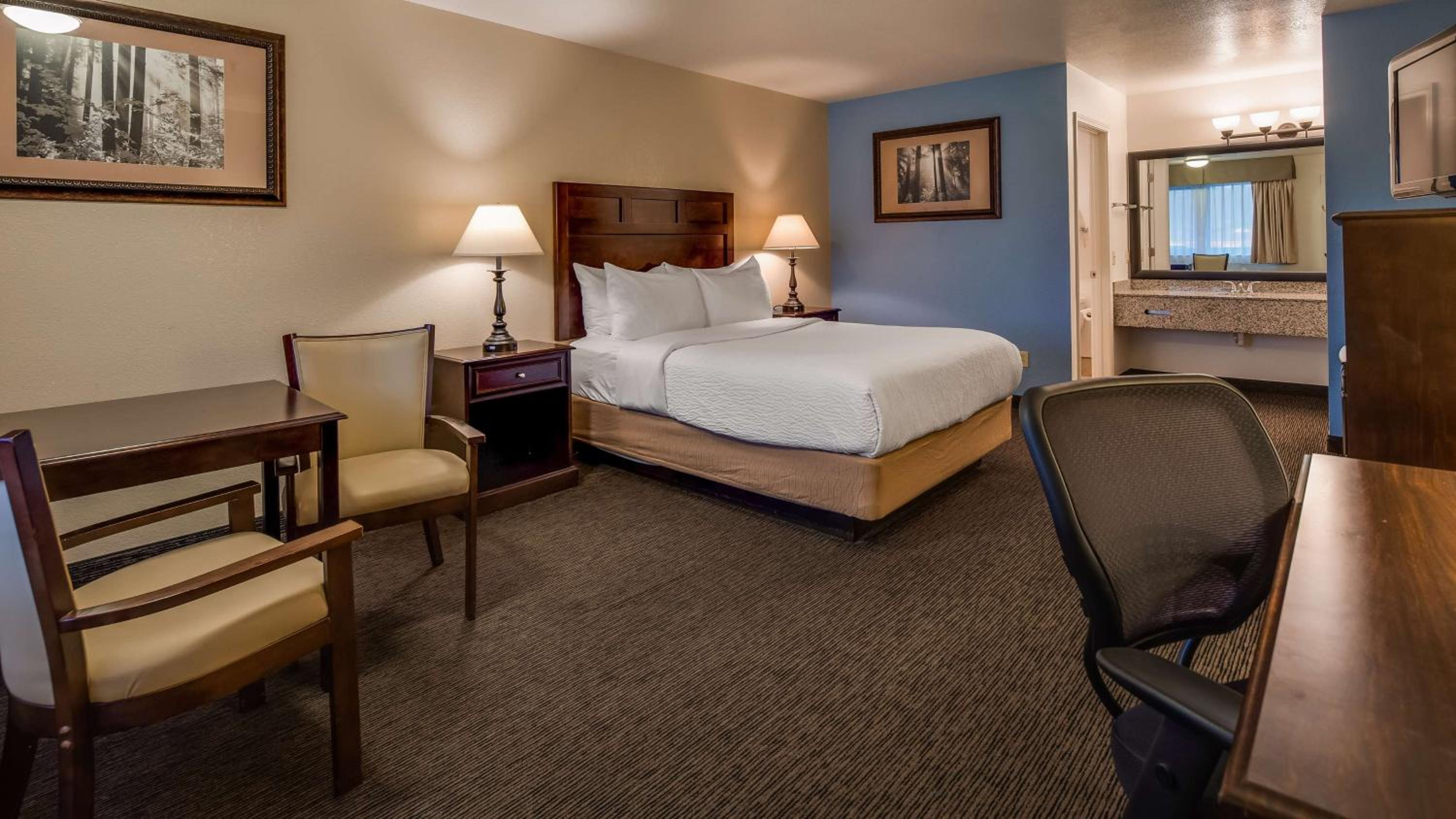 King Room - Non-Smoking photo 1