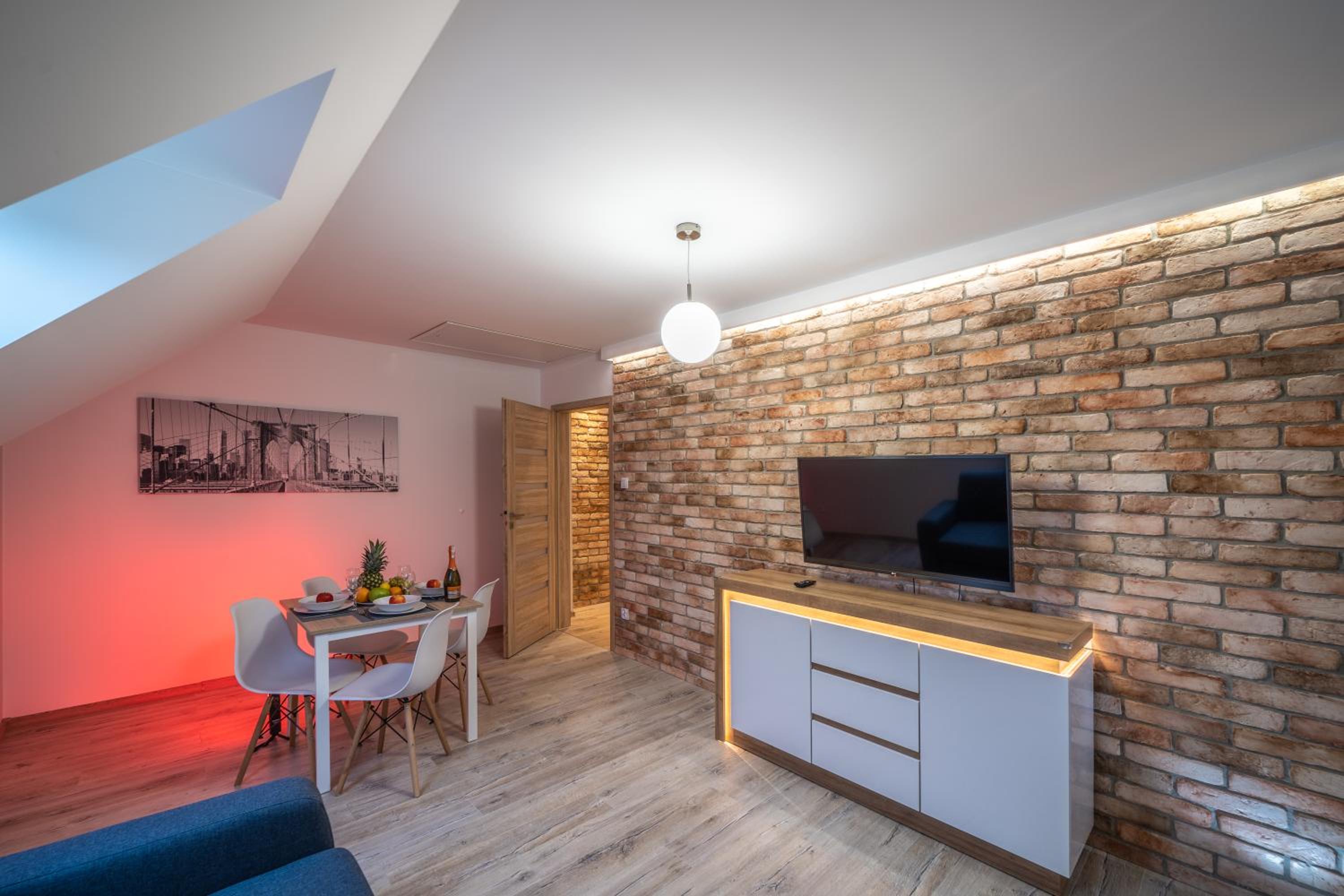 One-Bedroom Apartment - Photo 2