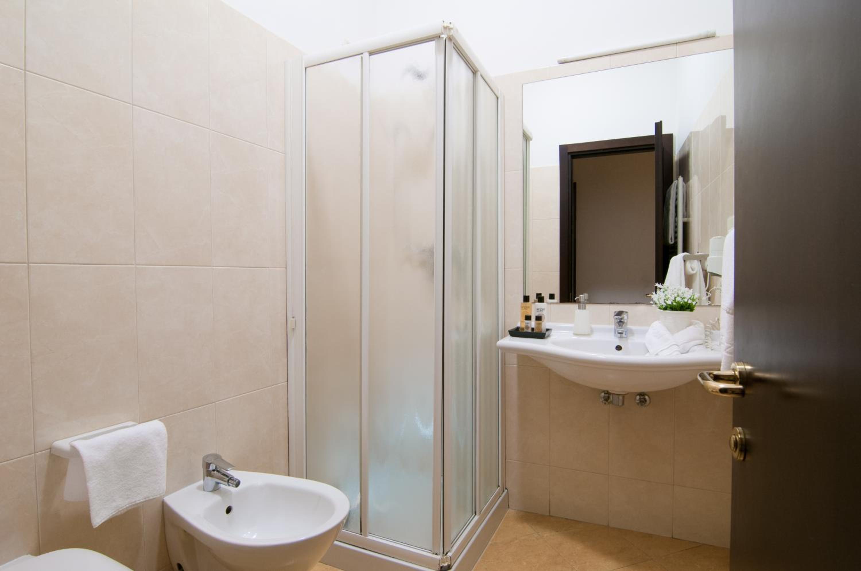 Deluxe Double Room with Balcony photo 3