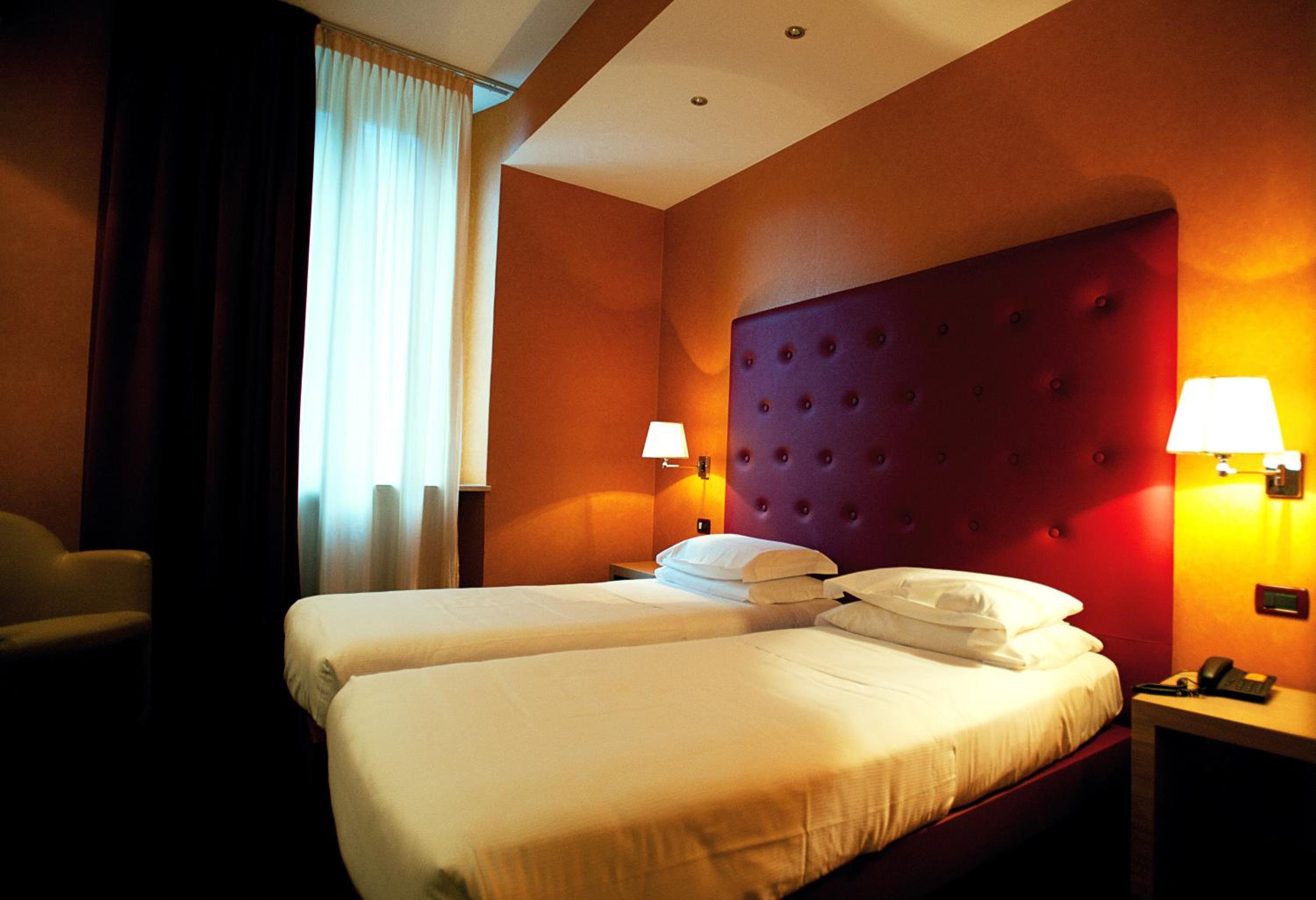 Classic Twin Room - Photo 6