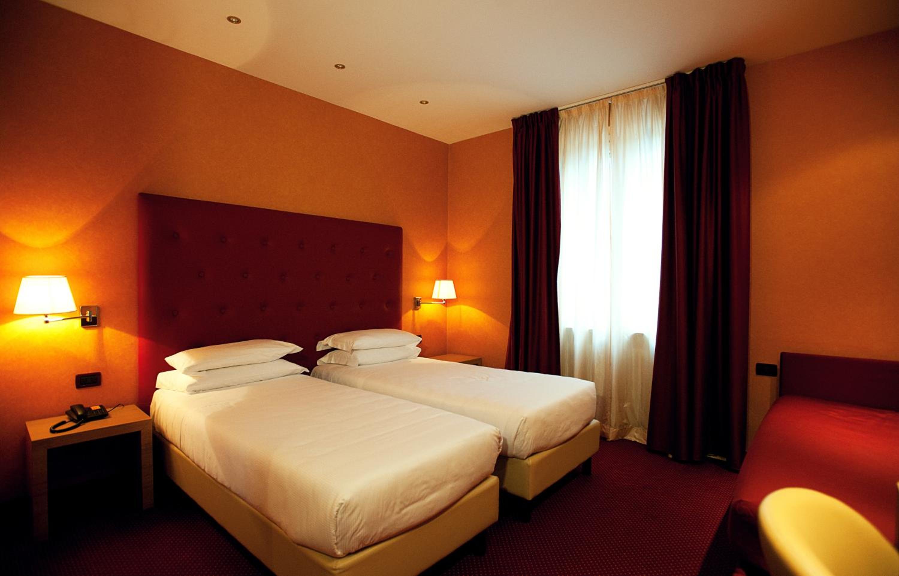 Classic Twin Room - Photo 3