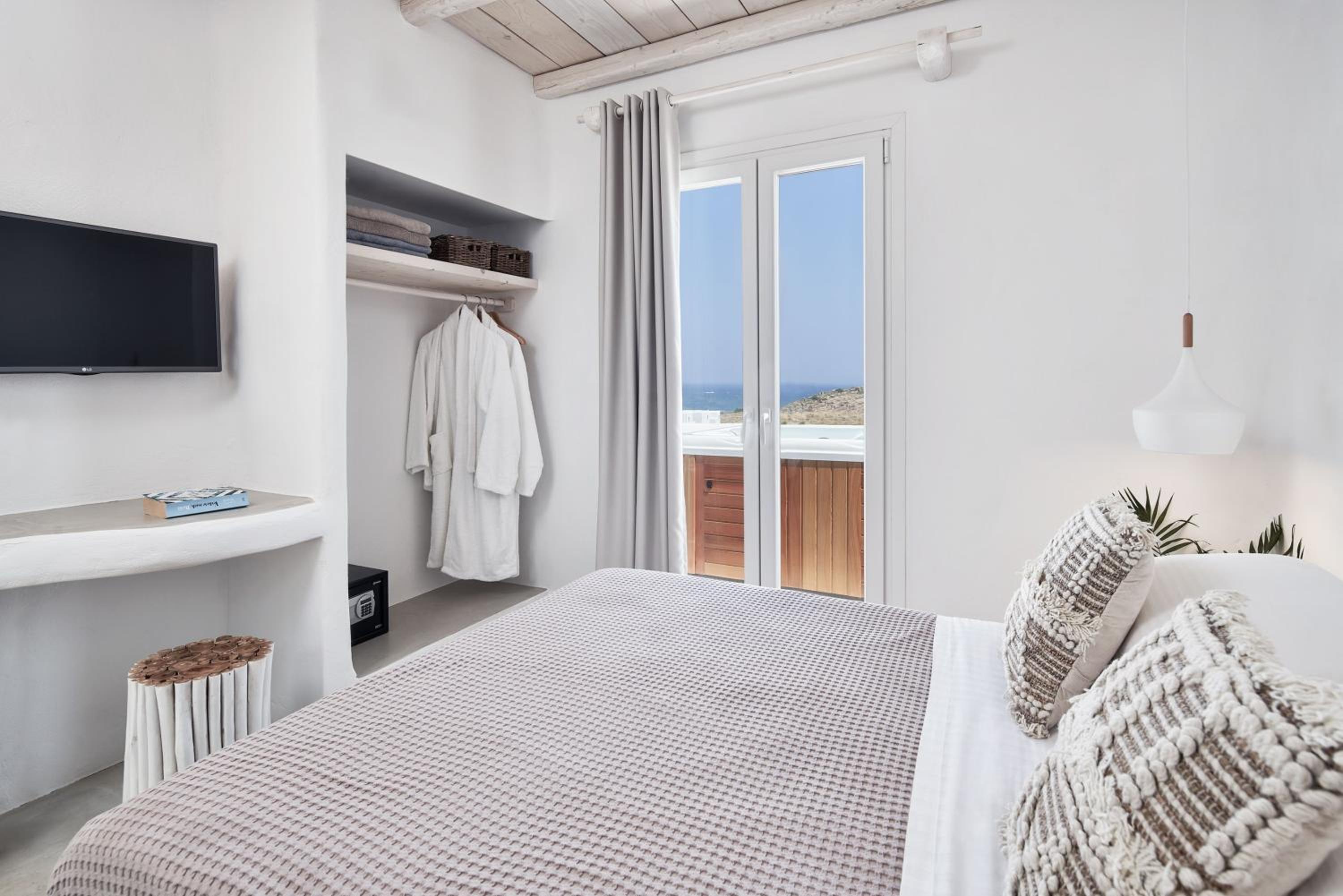 Dvosobna Petit villa z razgledom na morje in lastnim bazenom ter zunanjim jacuzzijem