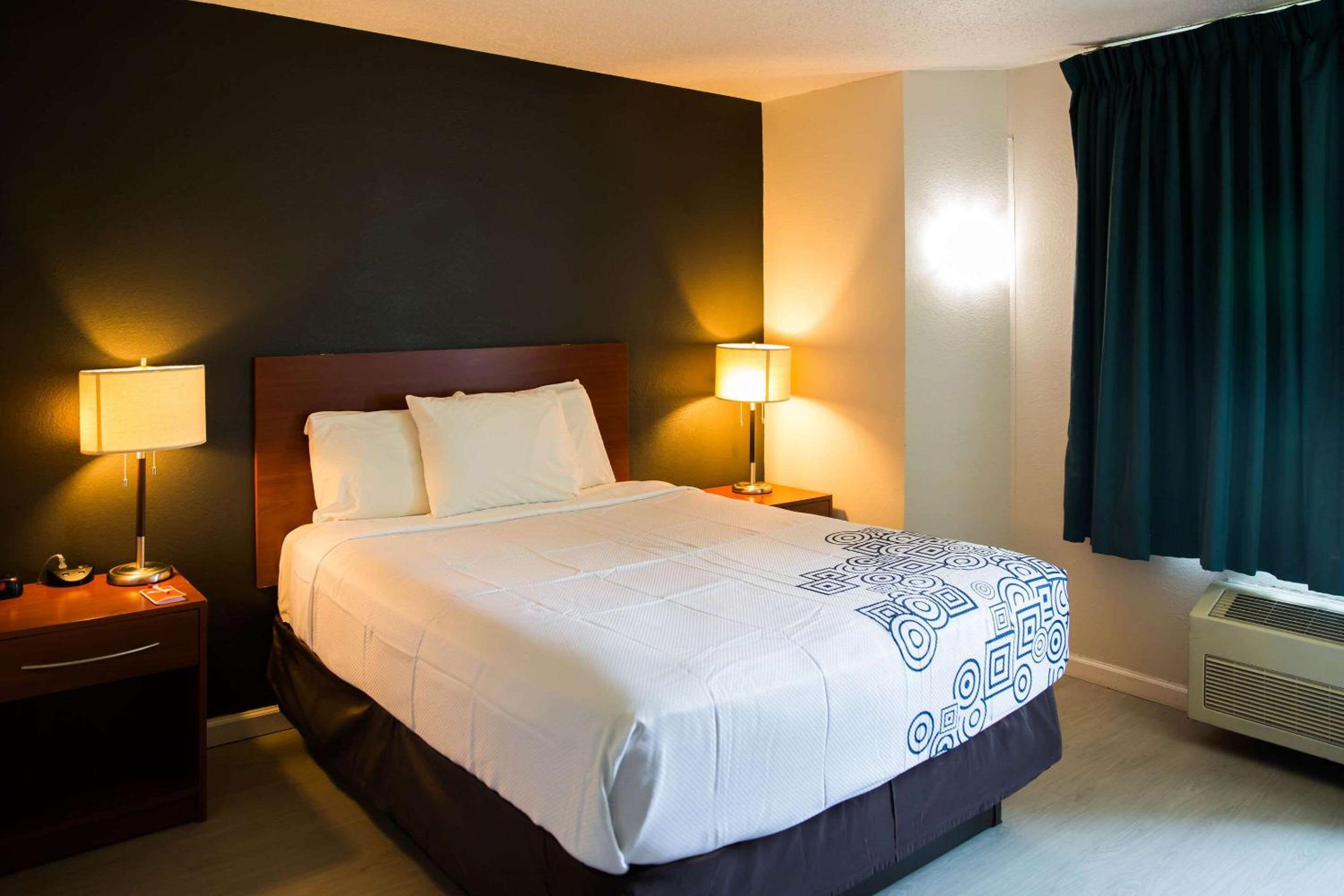 Standard Queen Room