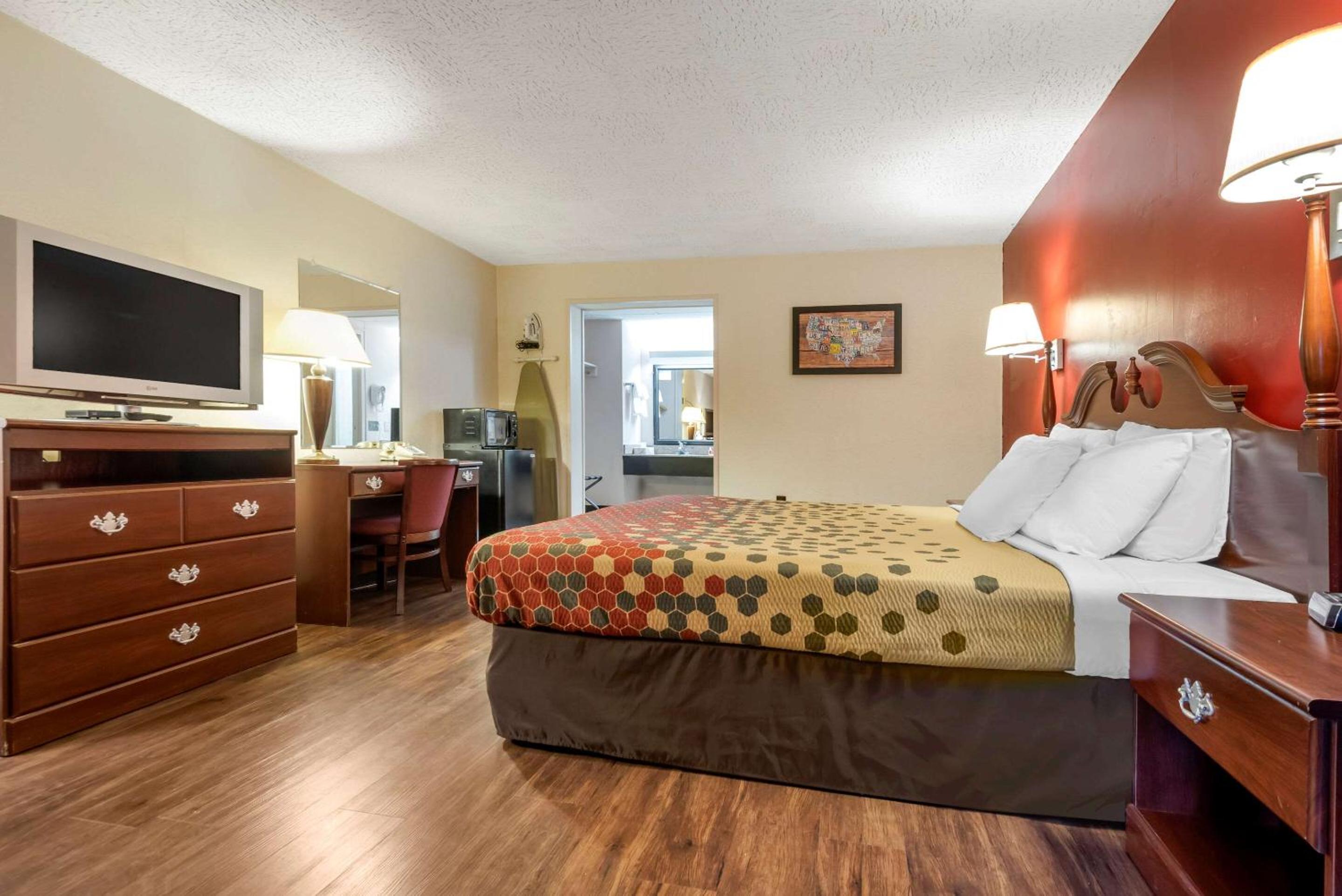 King Room - Non-Smoking - Photo 2