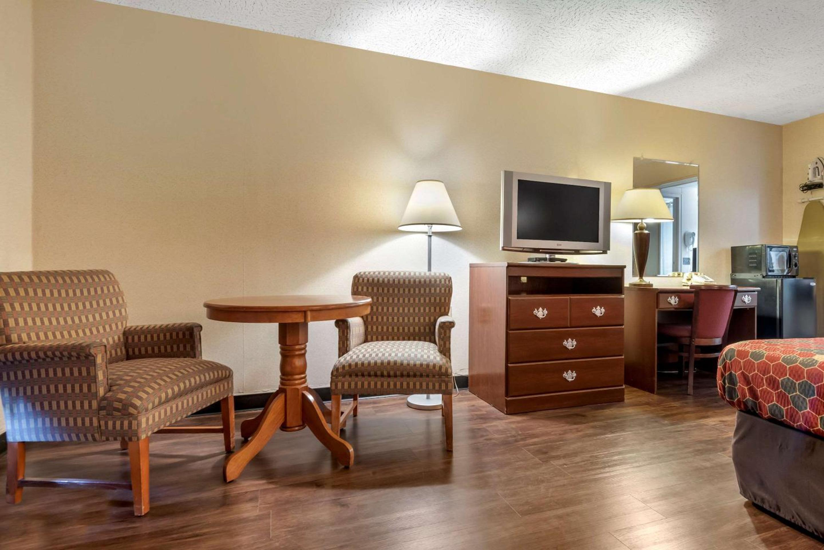 King Room - Non-Smoking - Photo 3