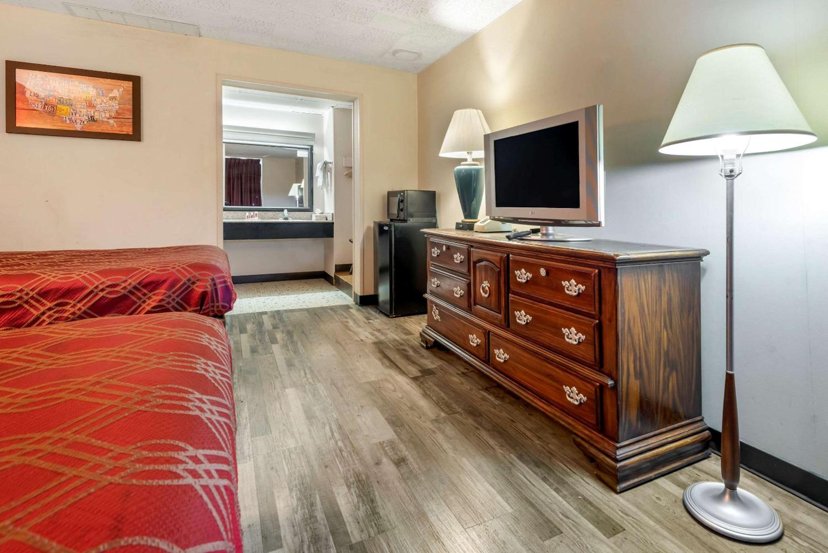 Double Room with Two Double Beds - Non-Smoking - Photo 2
