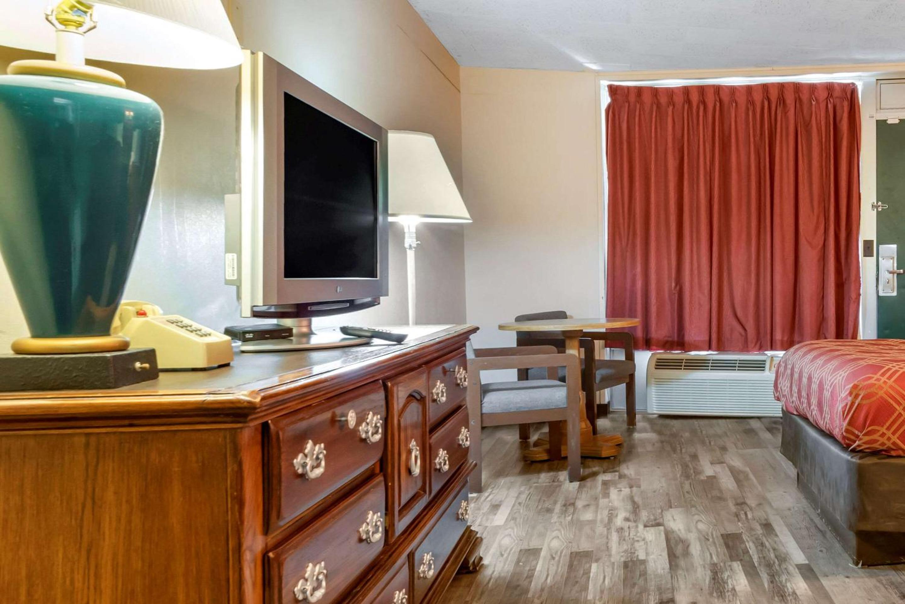 Double Room with Two Double Beds - Non-Smoking - Photo 4