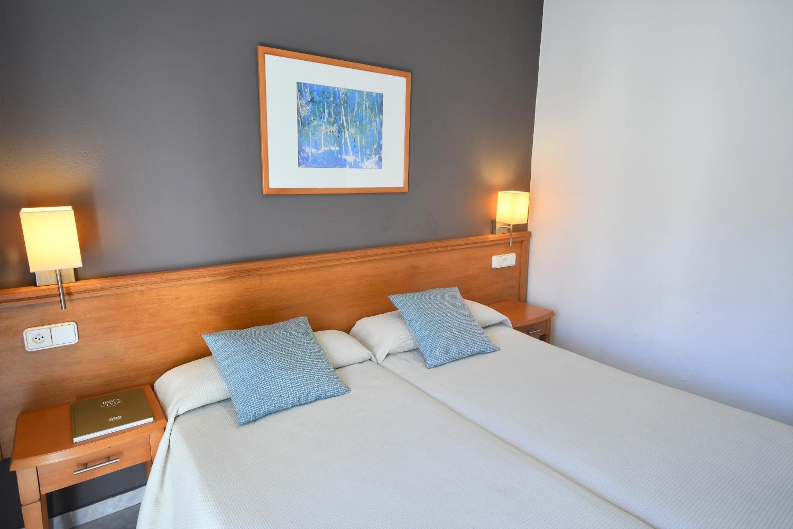 Standard Double or Twin Room with Balcony photo 3