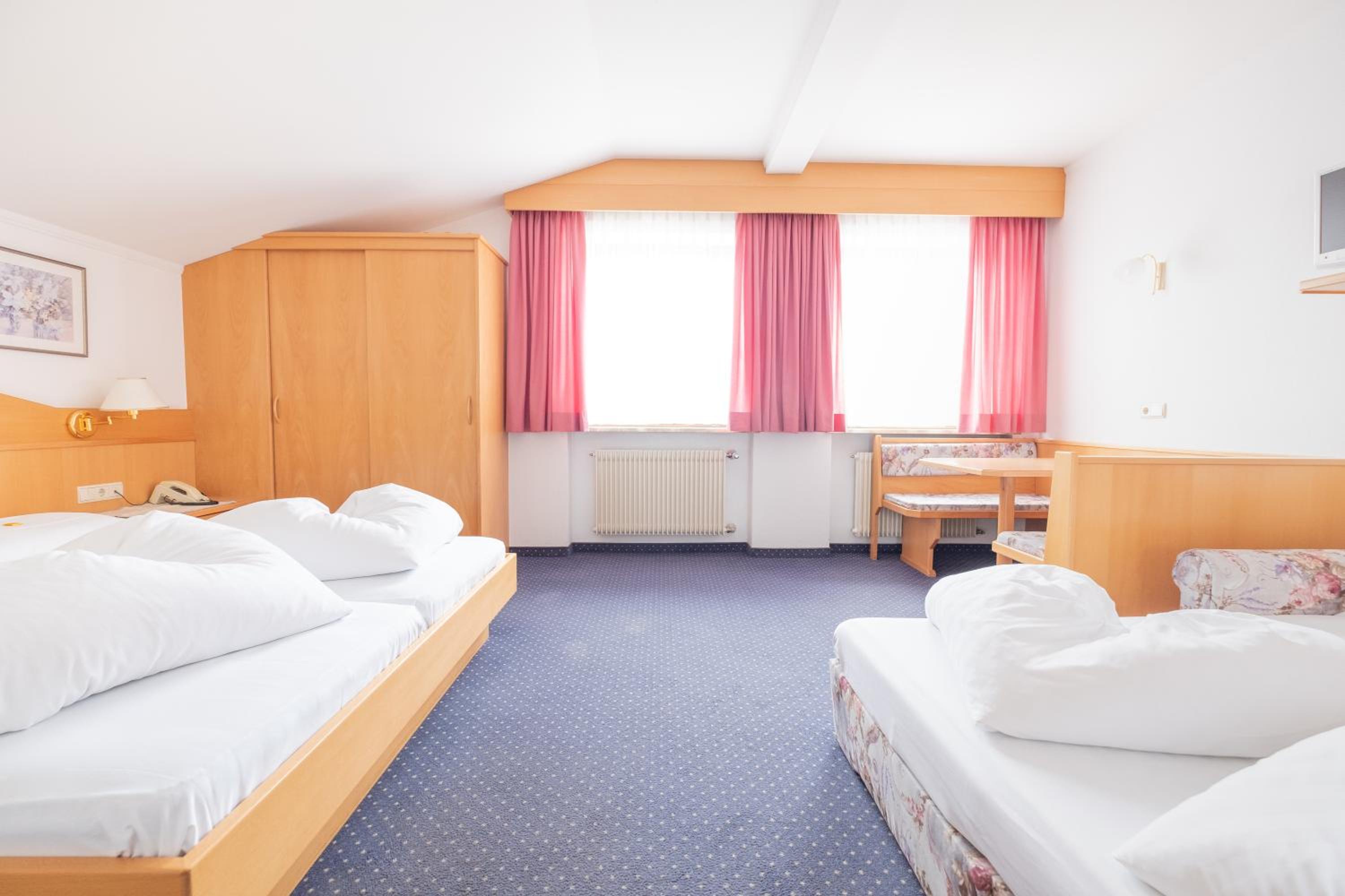 Quadruple Room with Bathroom photo 3