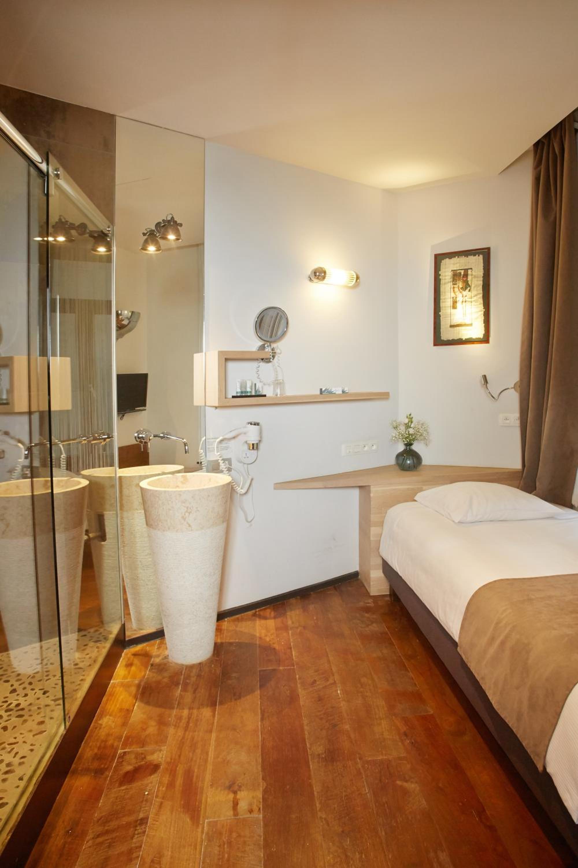 Small Single Room photo 1