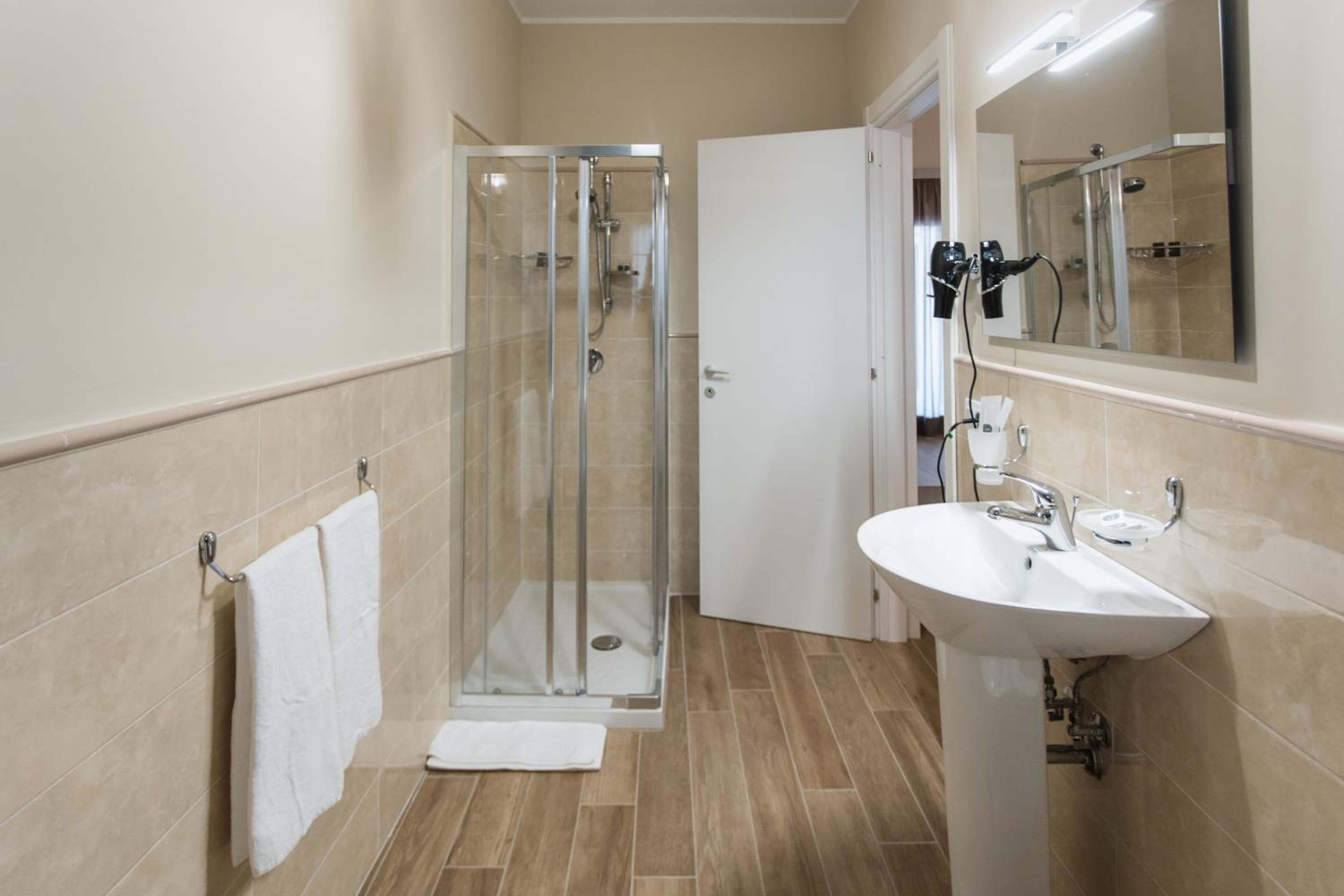 Double Room - Photo 3