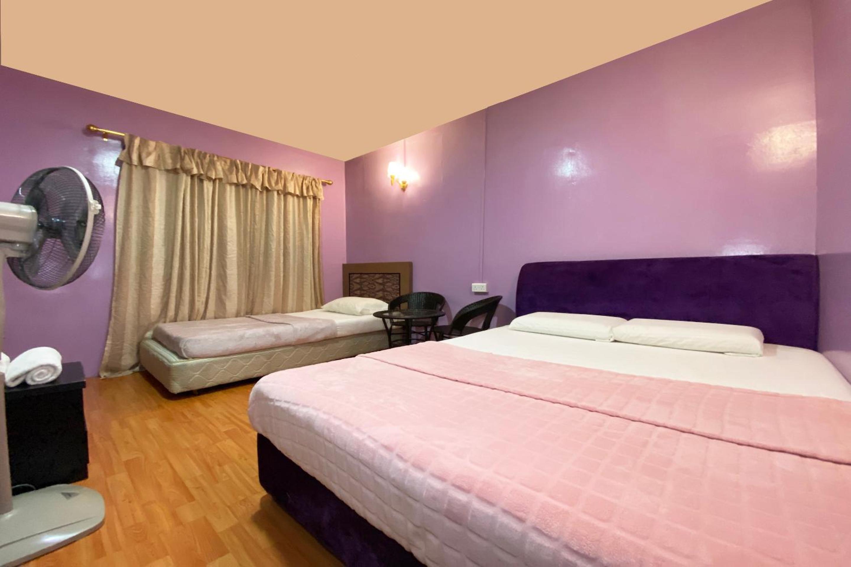 Triple Room with Private Bathroom - Photo 1
