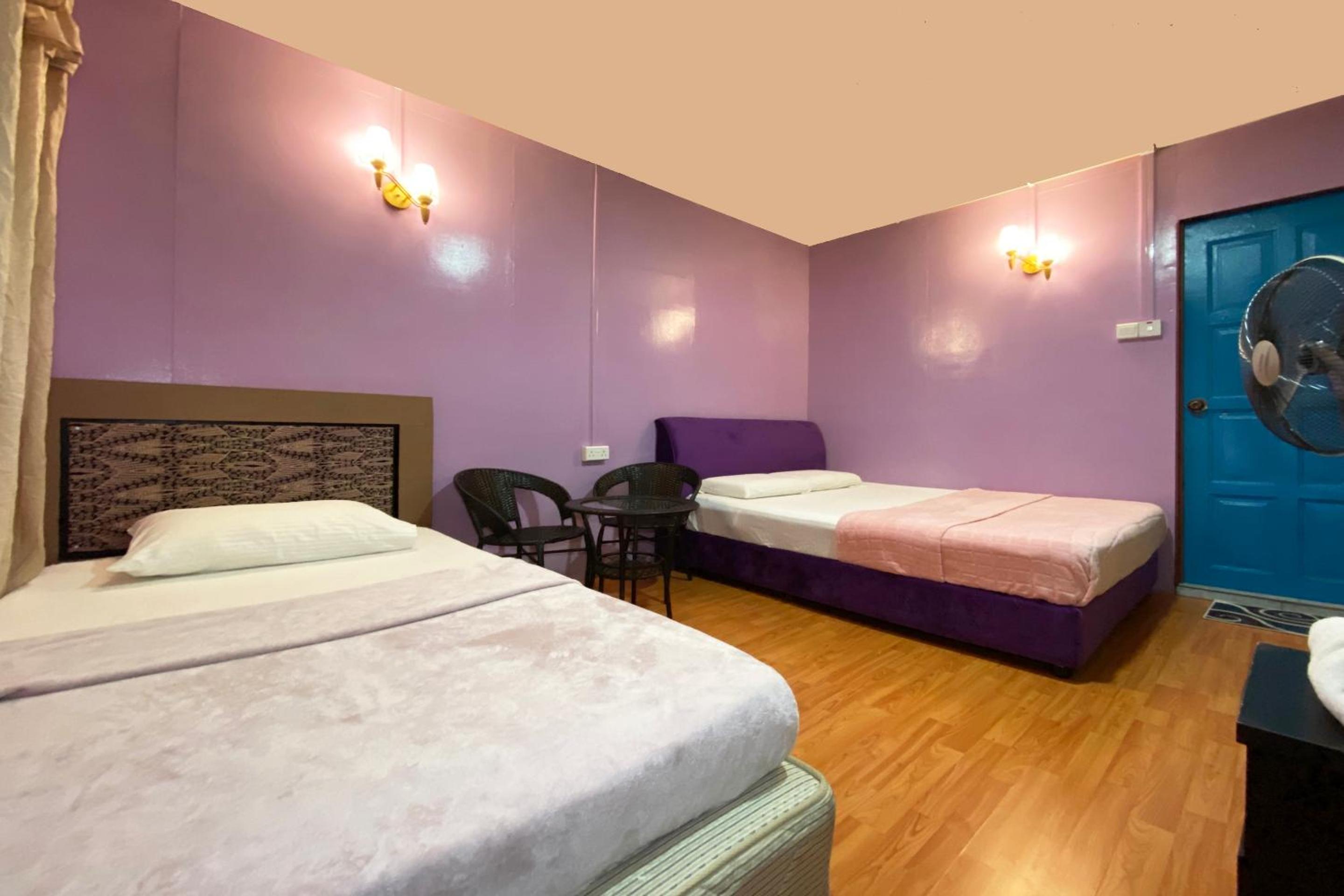 Triple Room with Private Bathroom - Photo 3