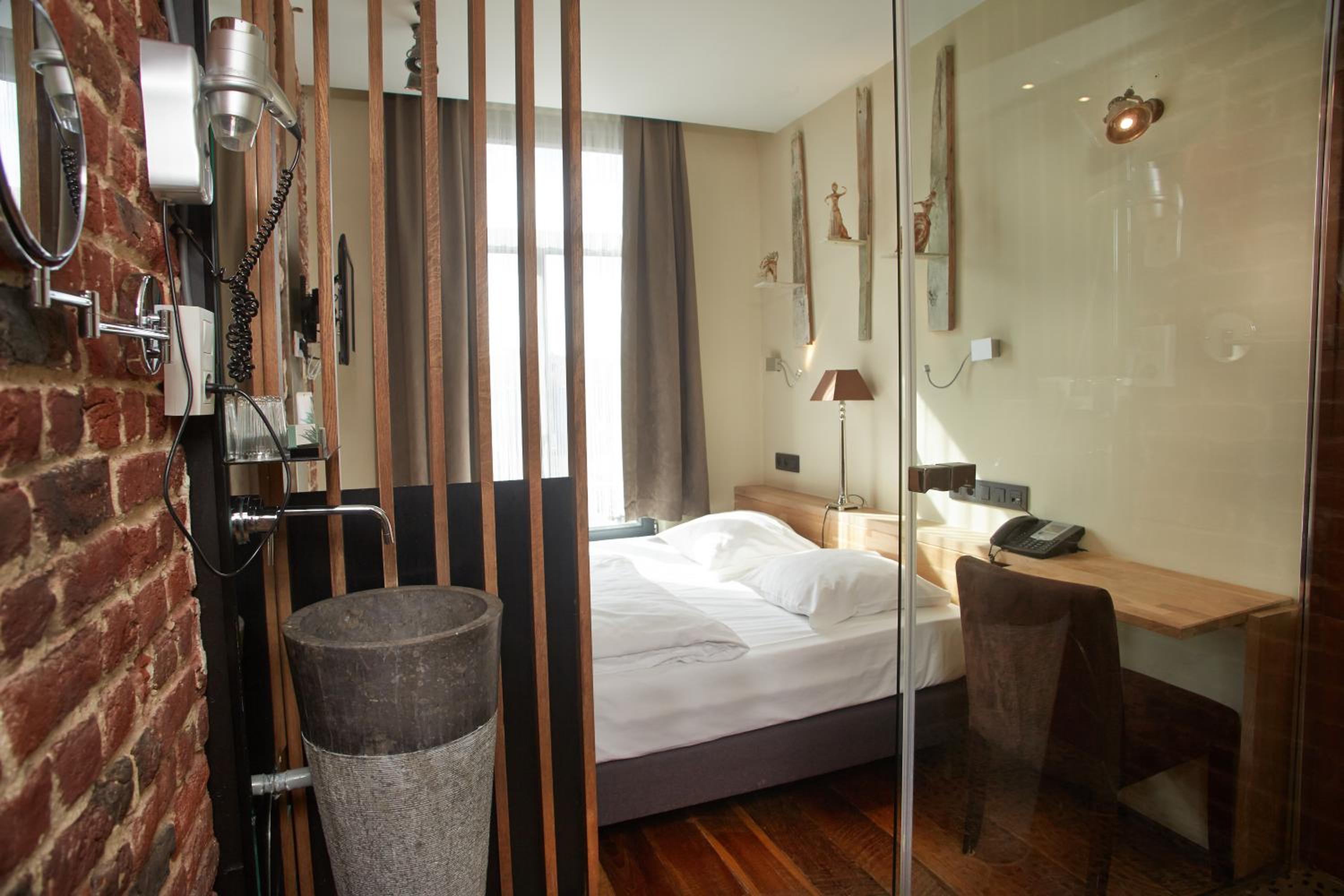 Small Double Room - Photo 1