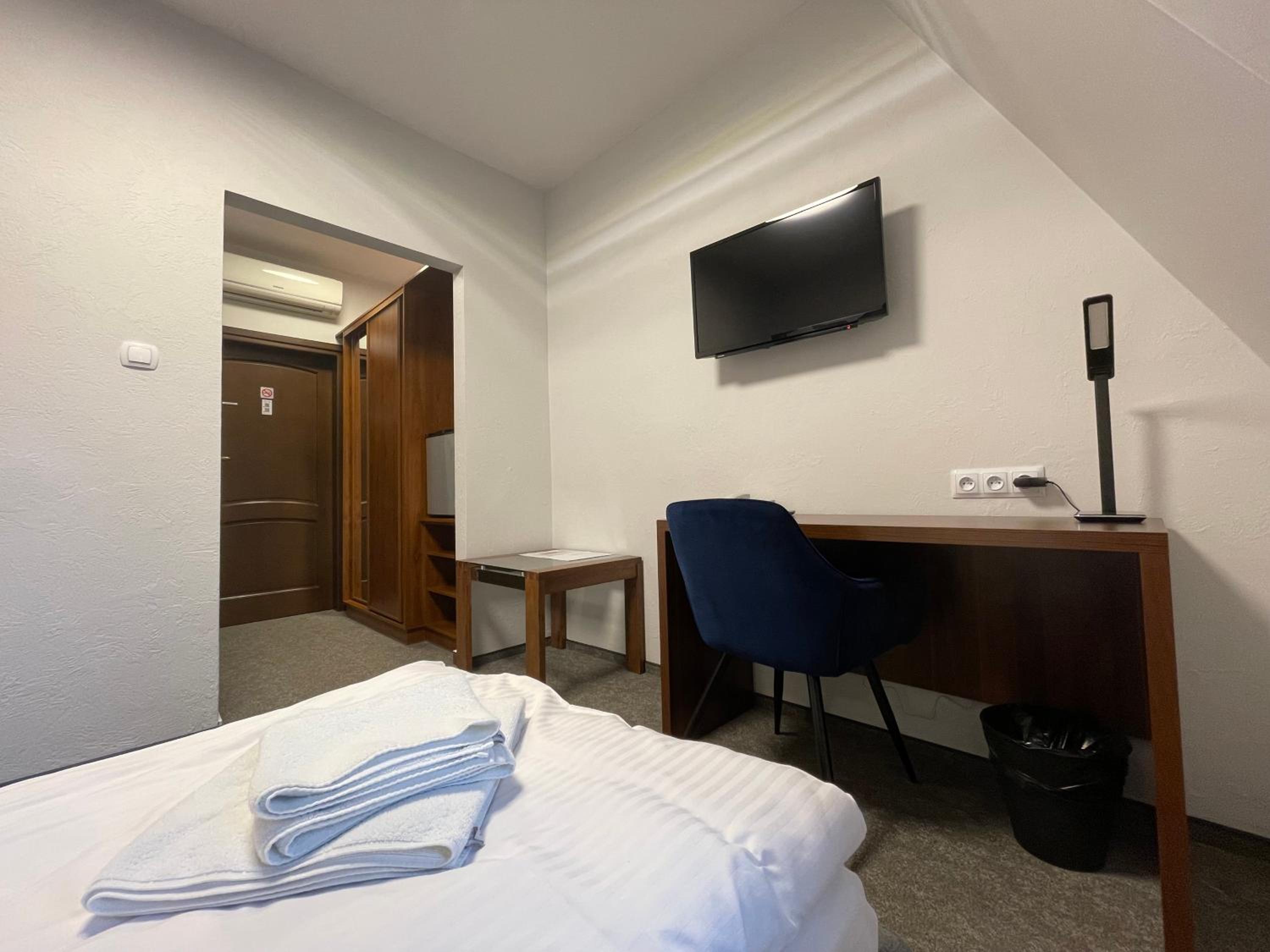 Triple Room - Photo 5