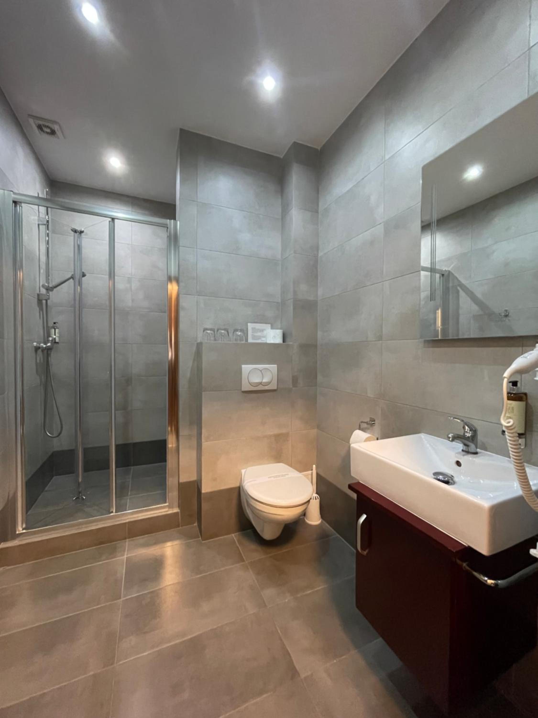 Triple Room - Photo 7