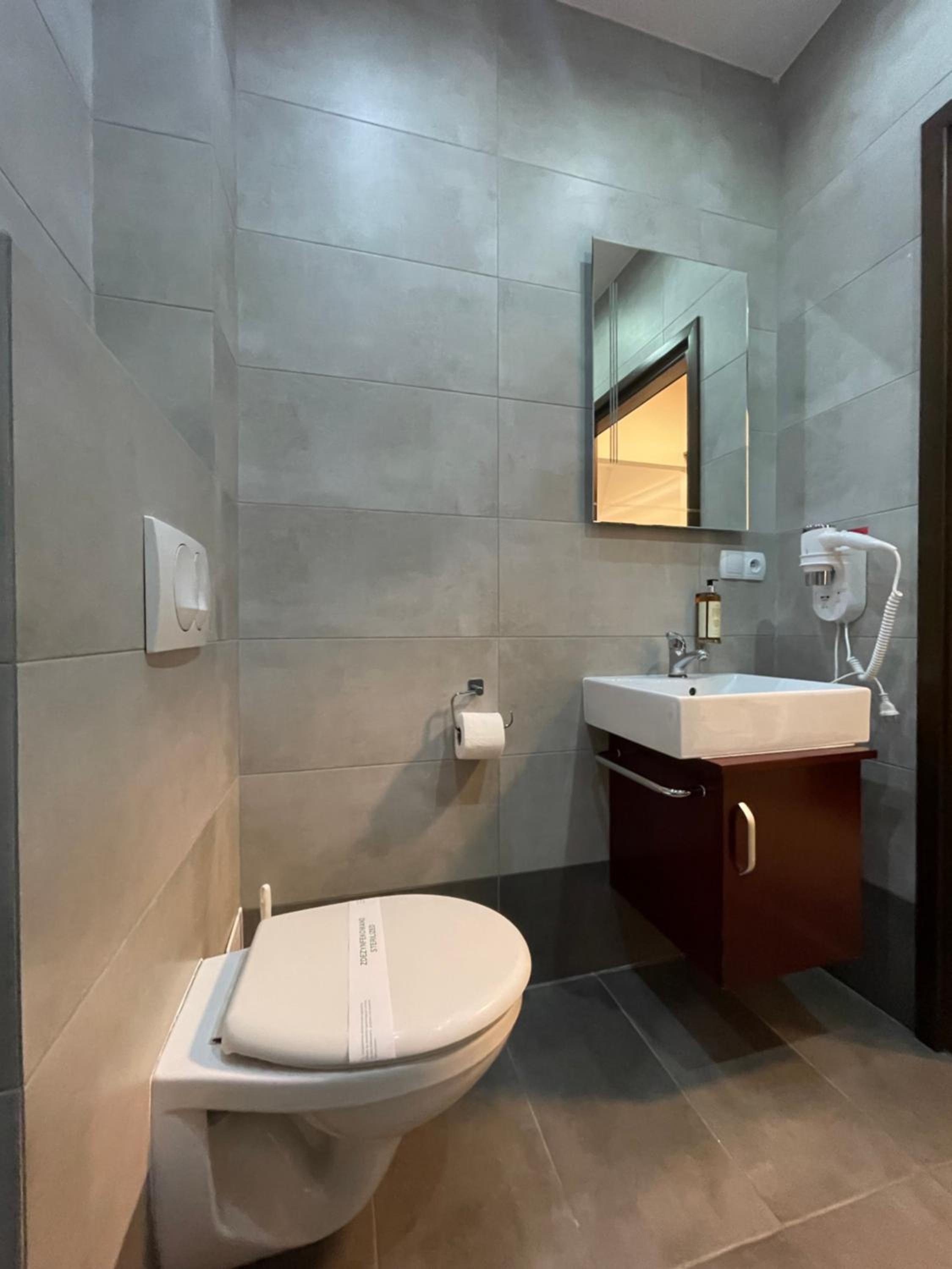 Triple Room - Photo 6