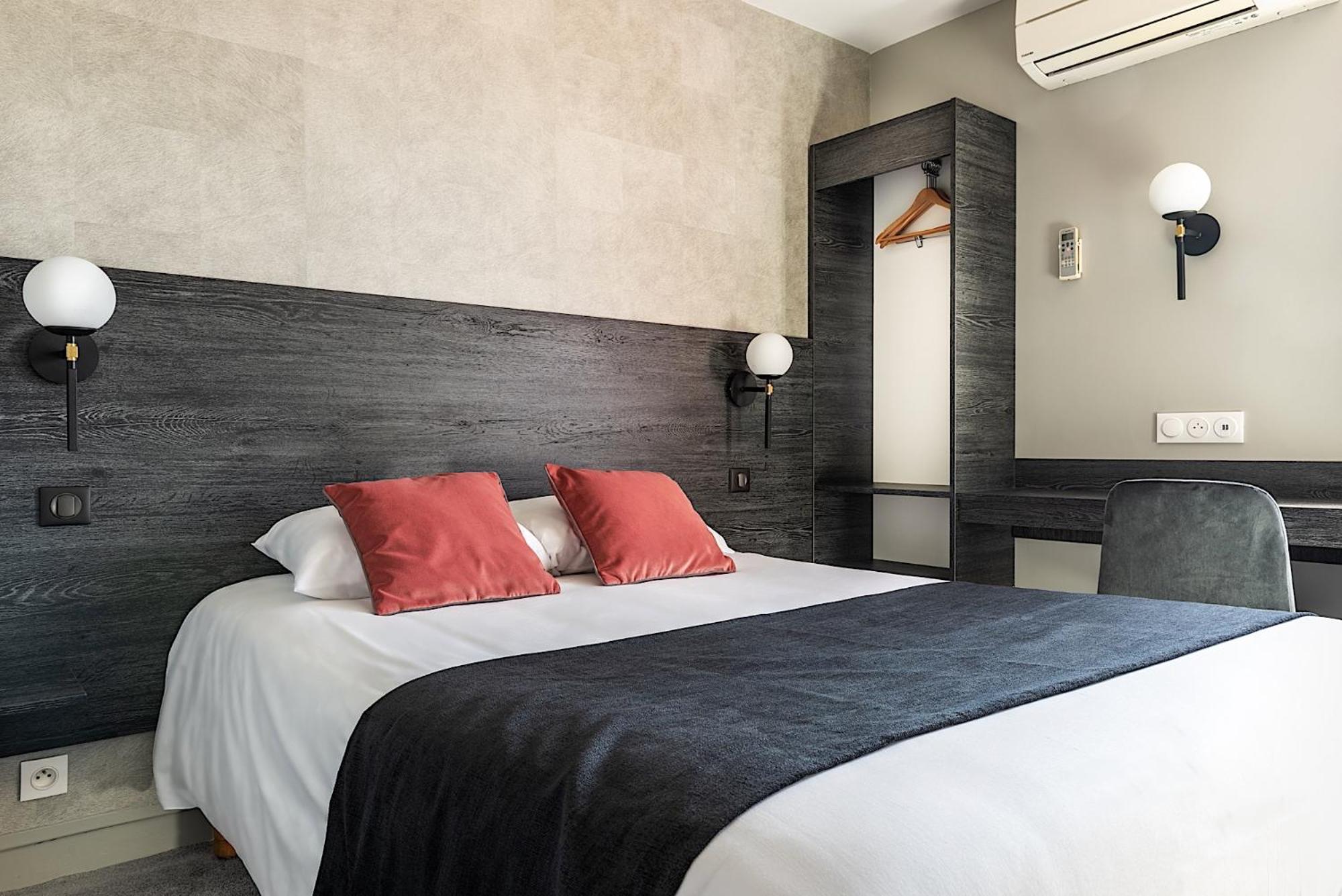 Standard Double Room - Photo 9