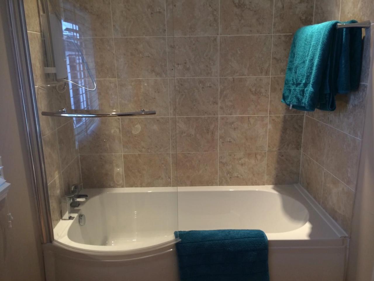 Double or Twin Room with Bathroom - Photo 12