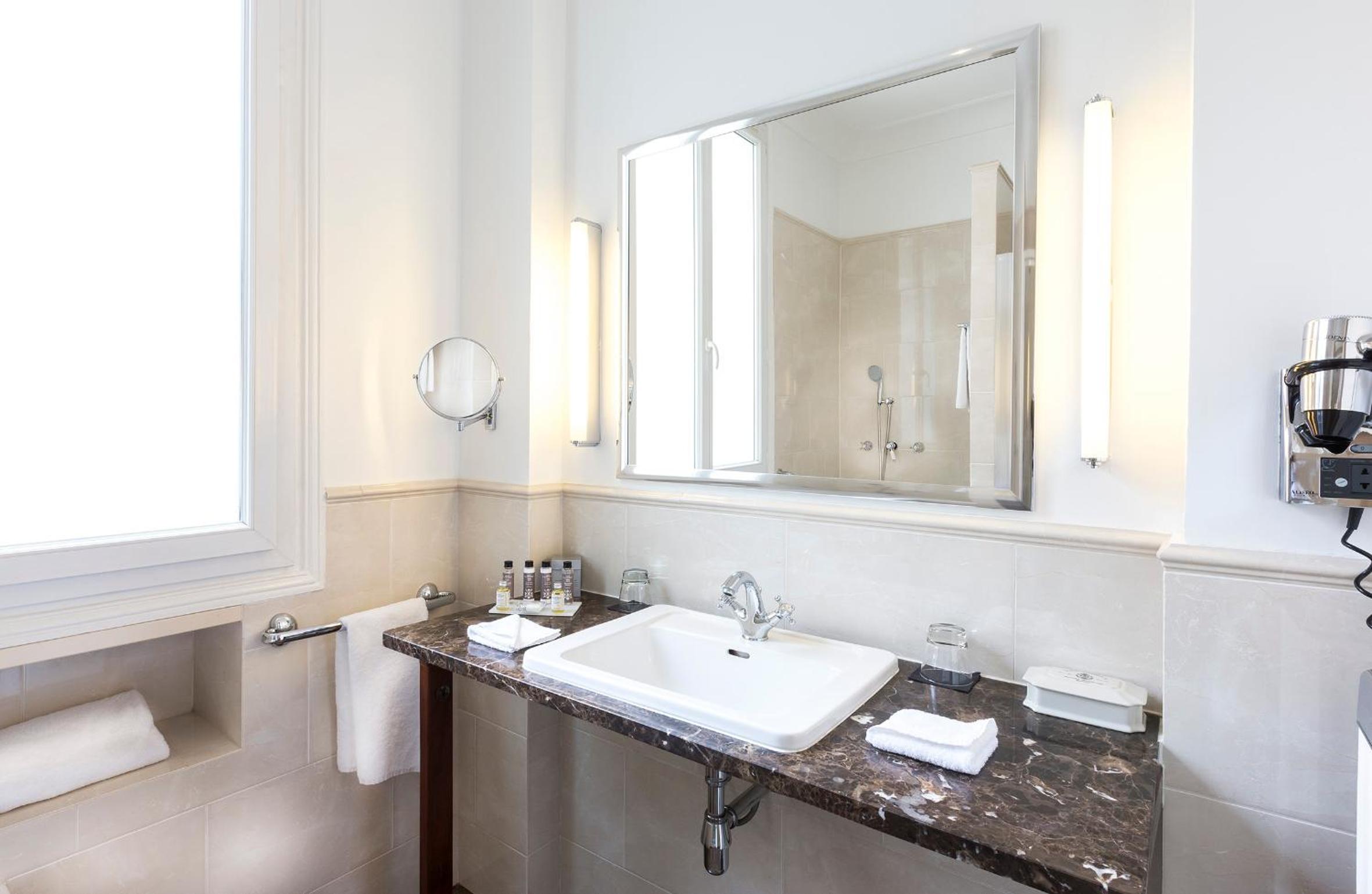 Junior Suite (3 Adults) photo 2