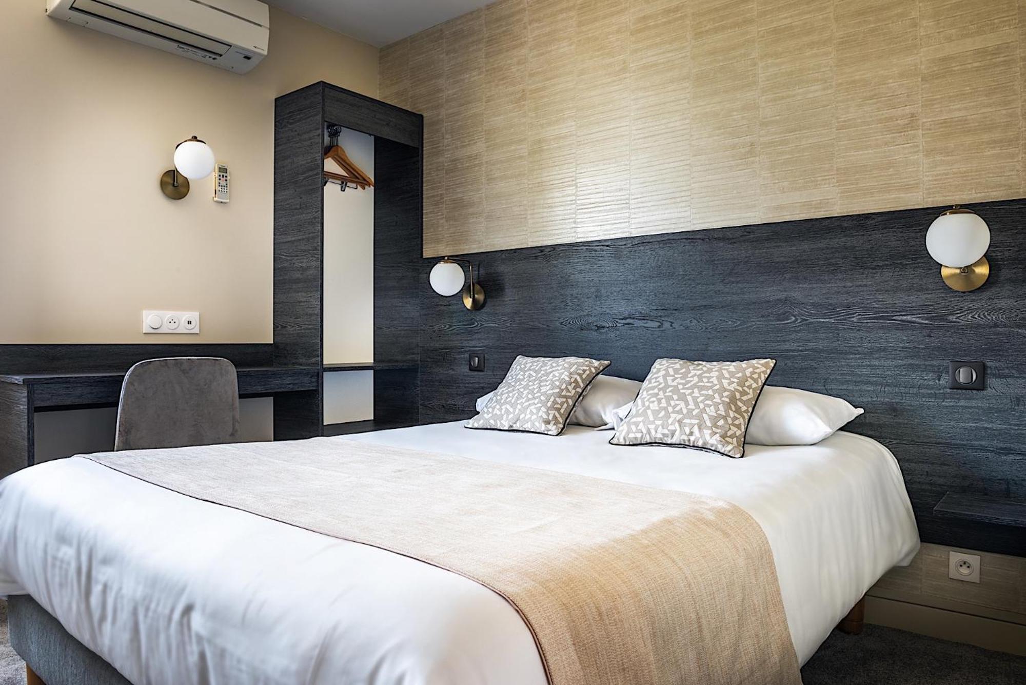 Standard Double Room - Photo 8