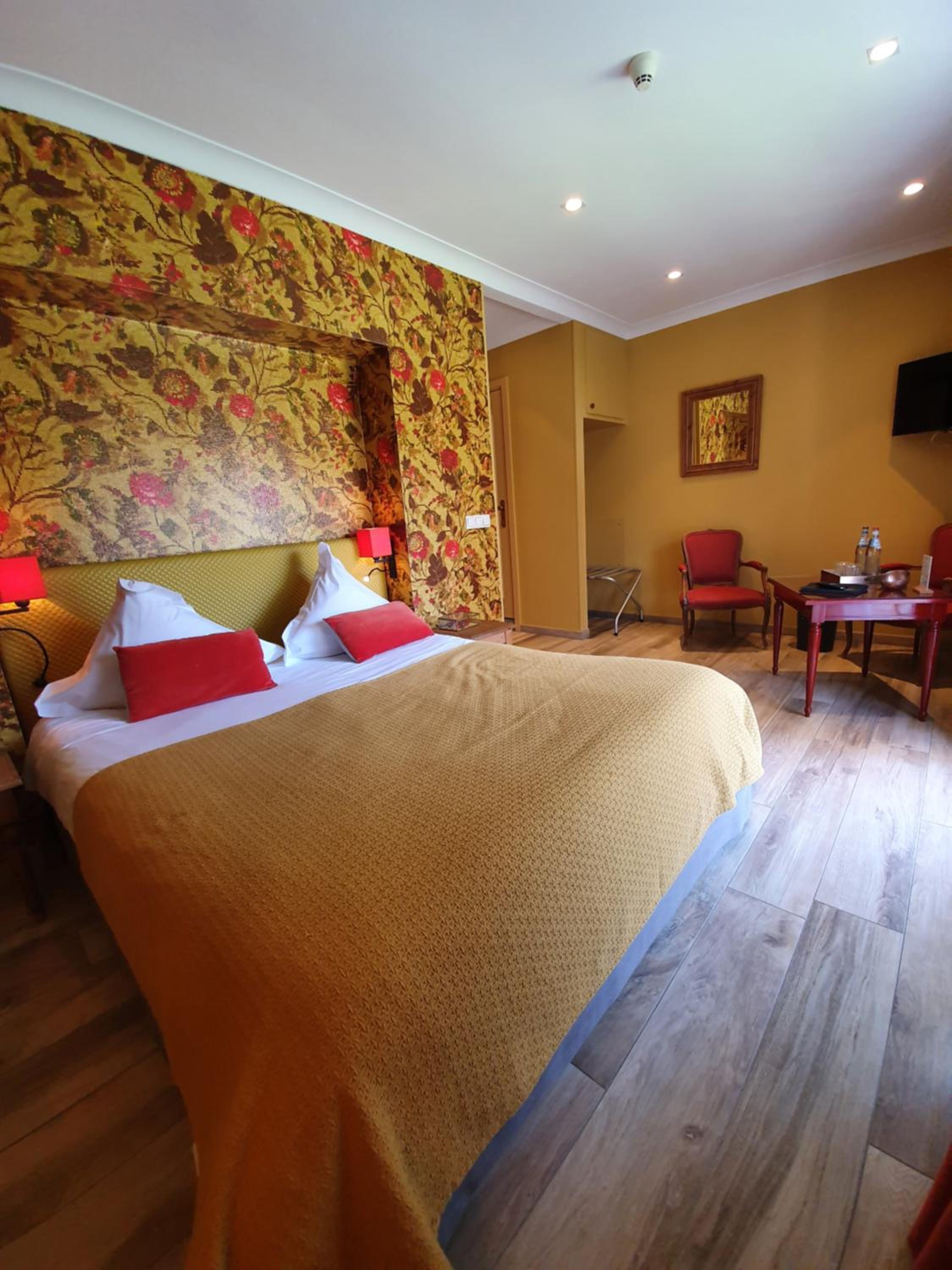 Double Room with Garden View - Photo 19