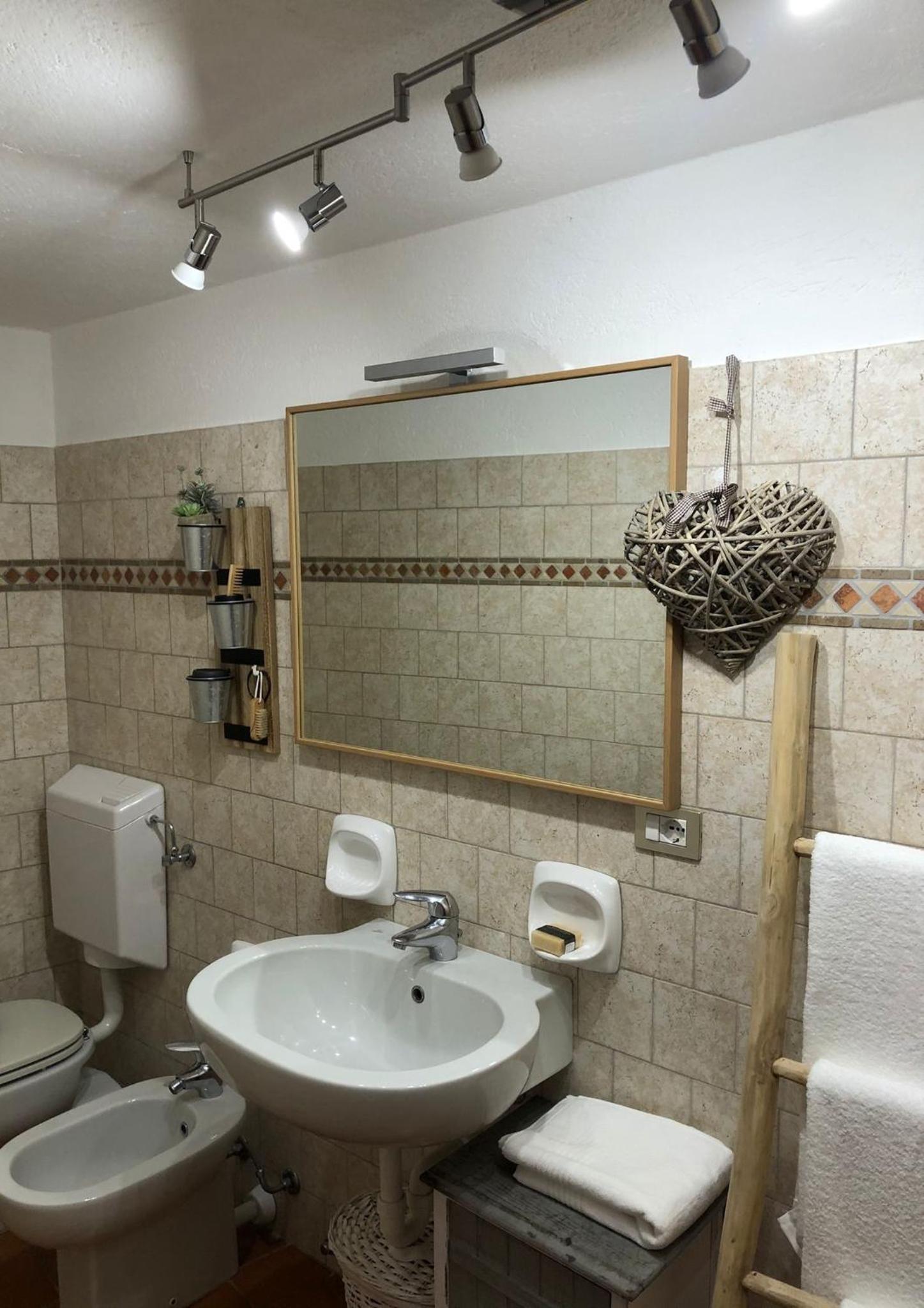 One-Bedroom Apartment - Photo 9