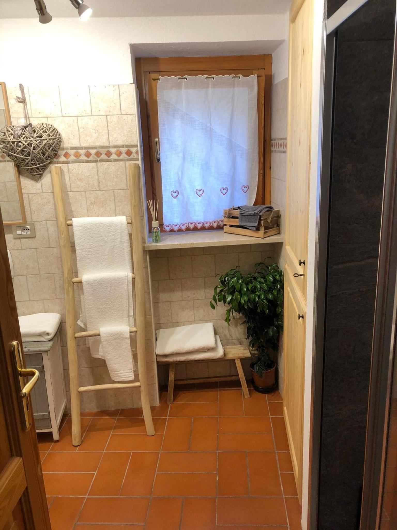One-Bedroom Apartment - Photo 2