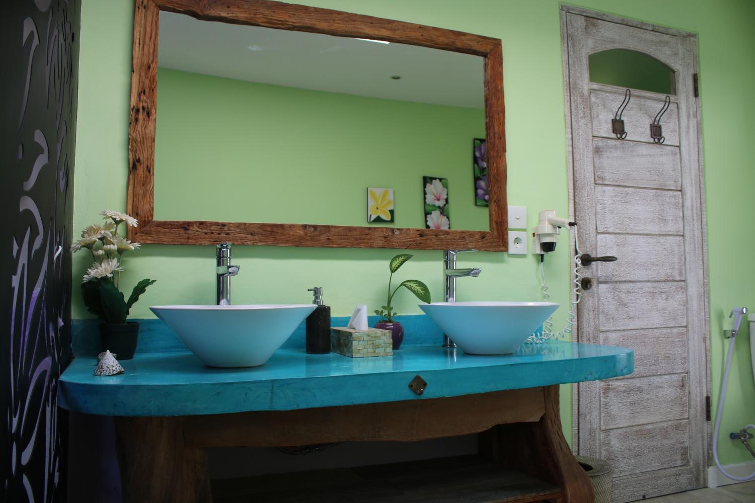 Three-Bedroom Villa - Photo 23