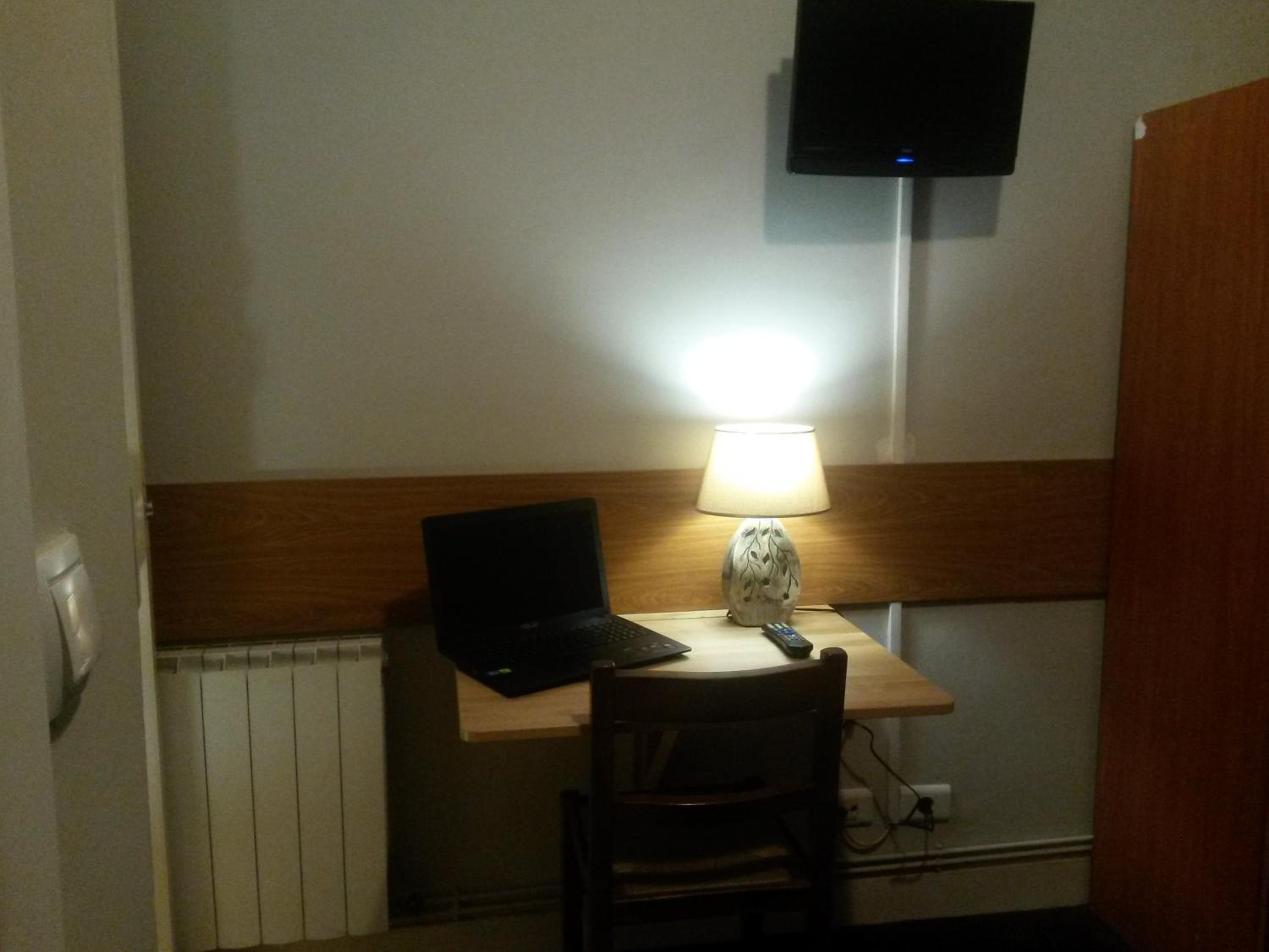 Single Room With Private Bathroom photo 3