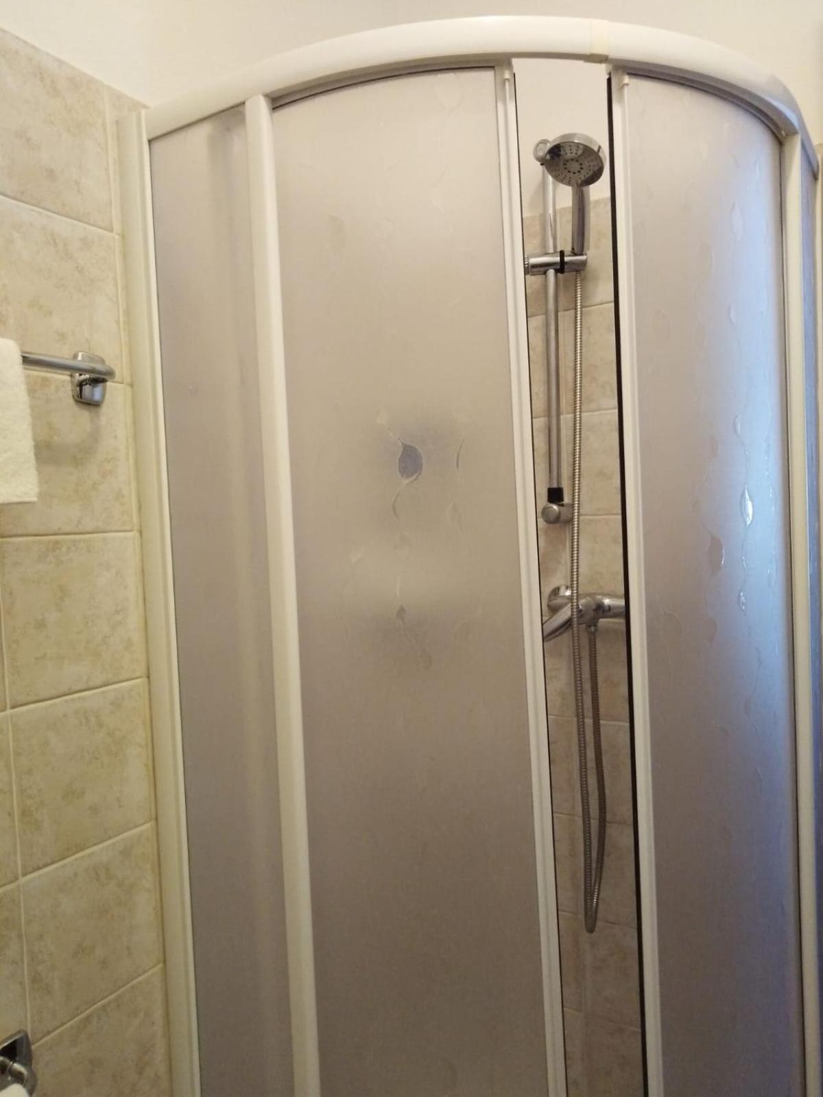 Double or Twin Room - Photo 13