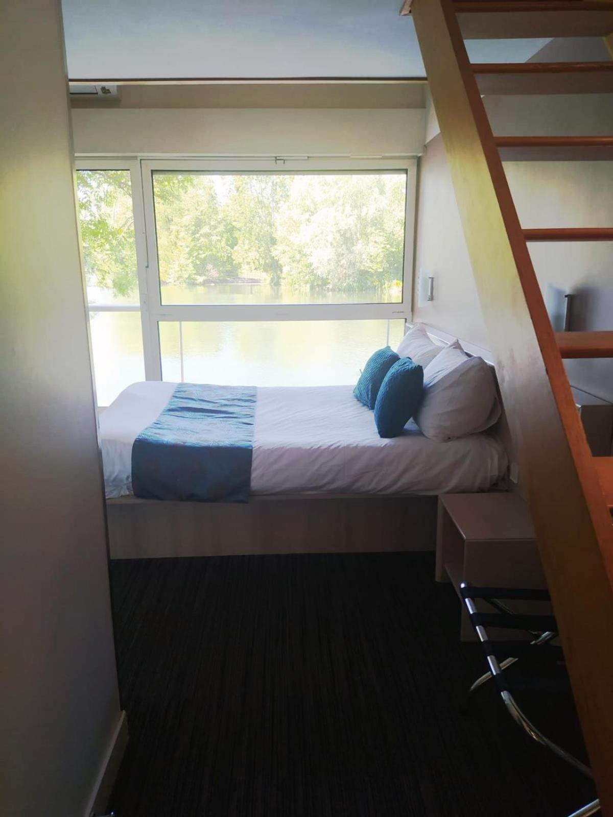 Family Room - Photo 11