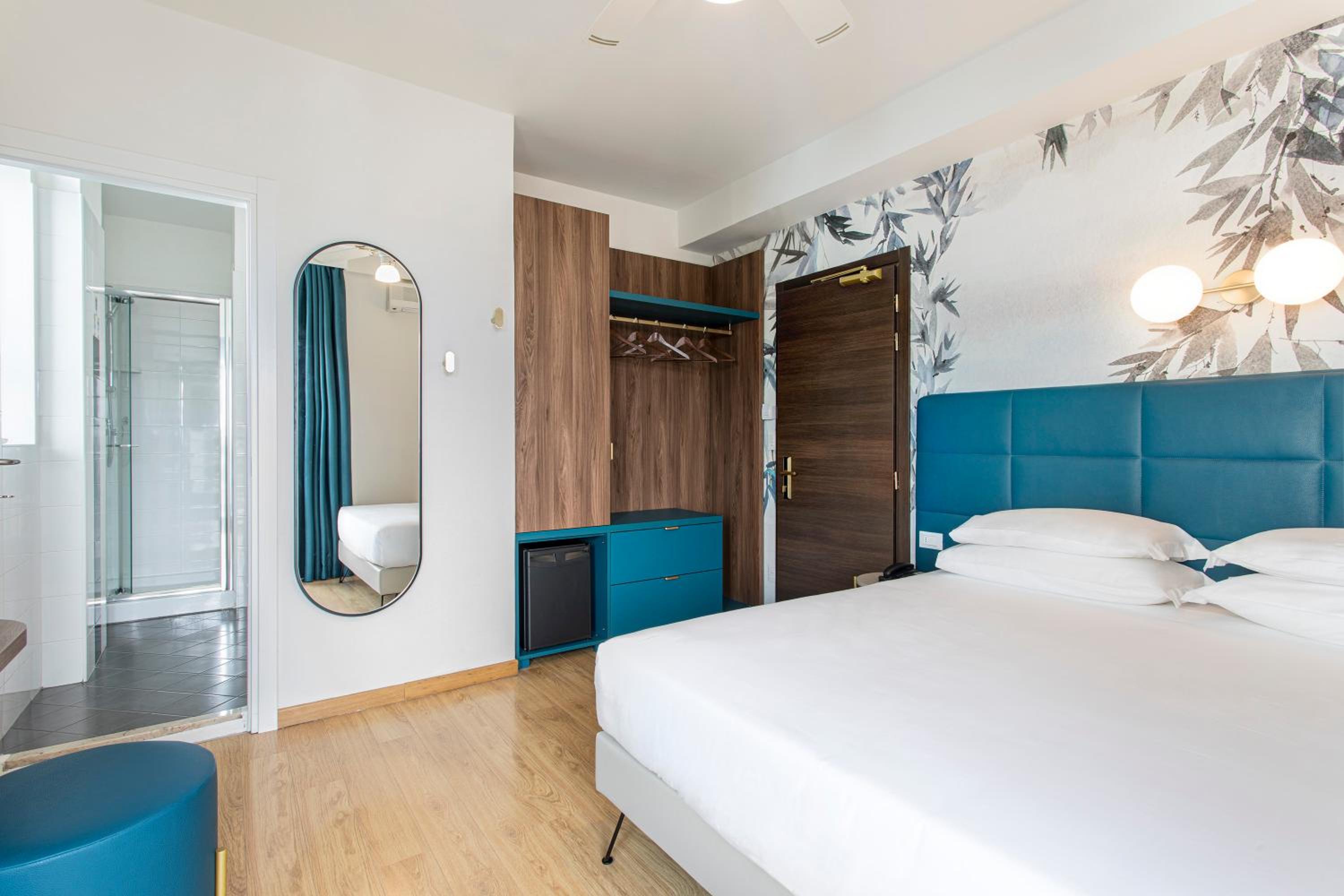 Standard Double Room - Photo 8