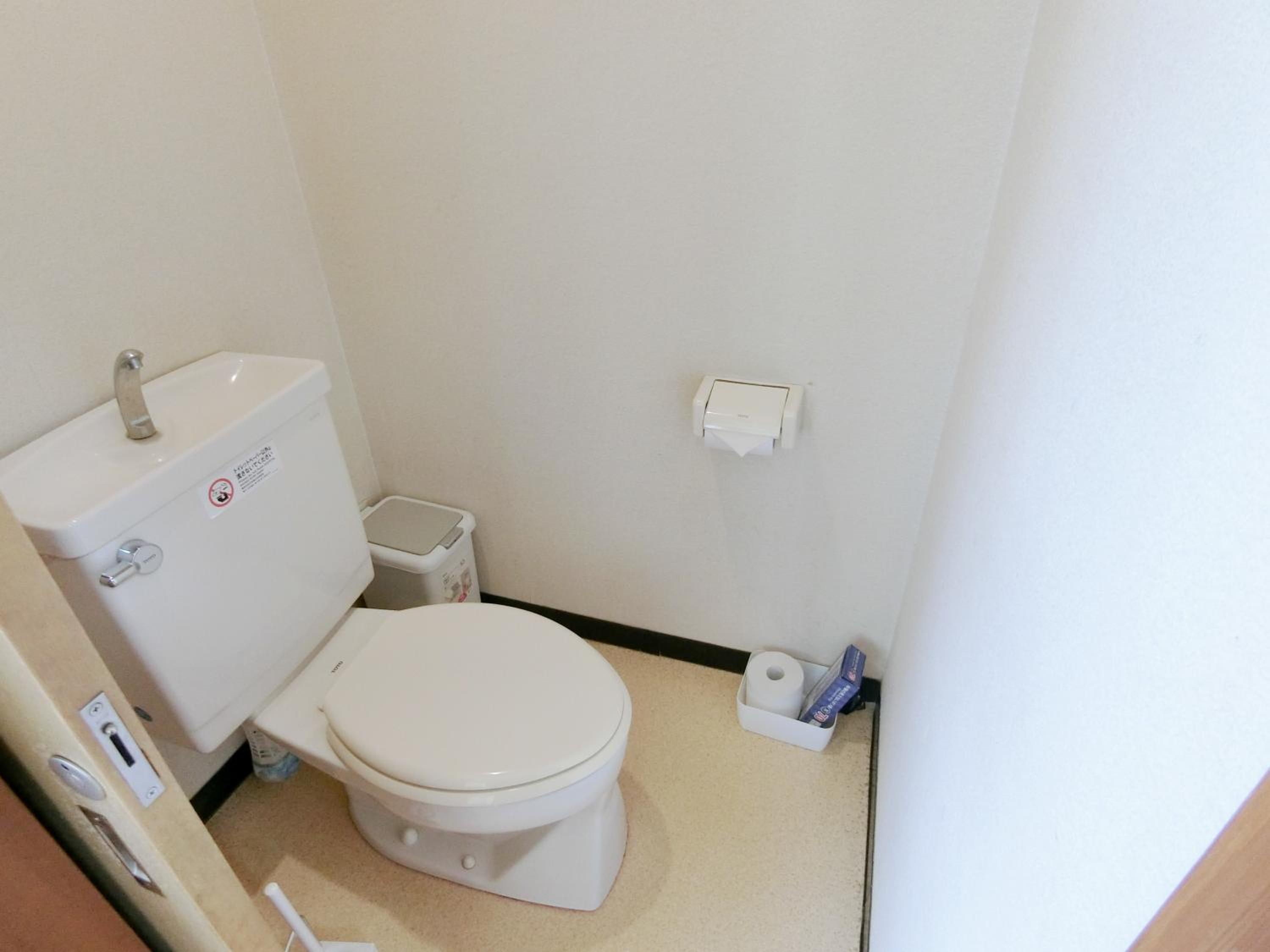 Japanese-Style Room with Shared Bathroom - Photo 4