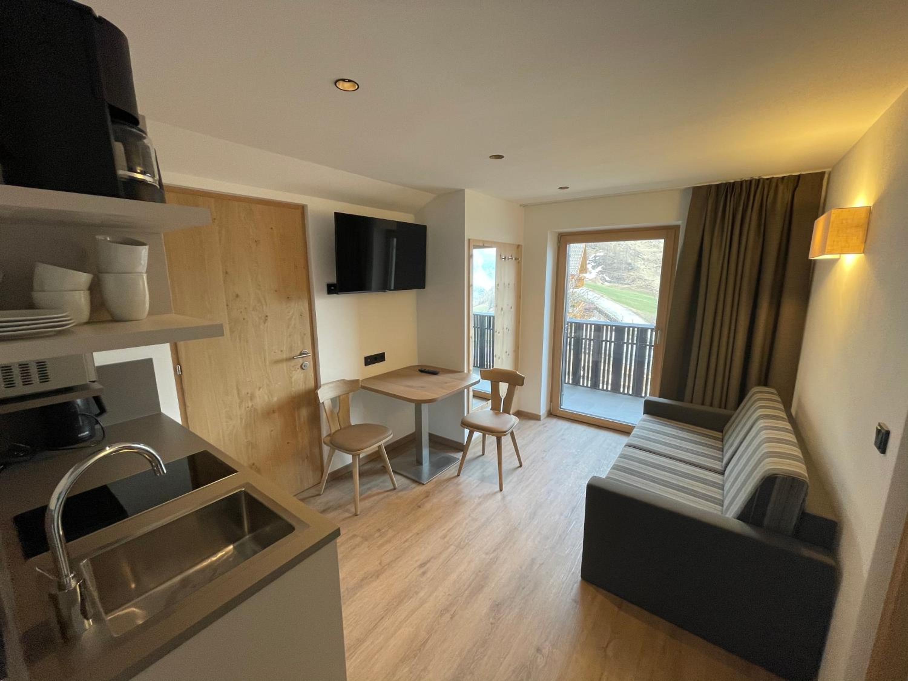 Apartment with Balcony photo 3