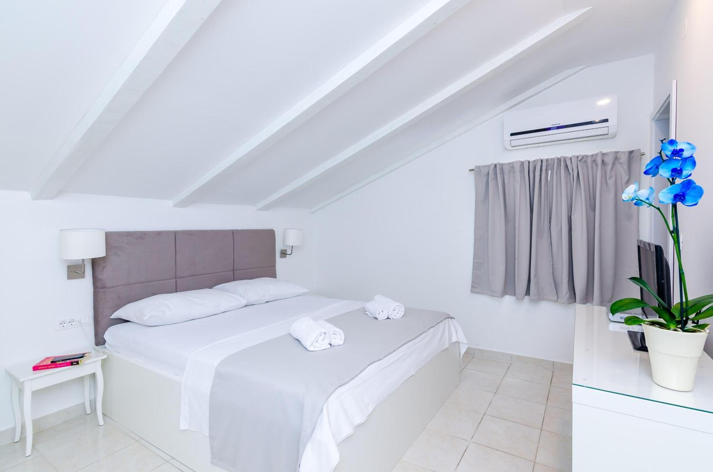 Luxury Double Room with Garden View photo 3