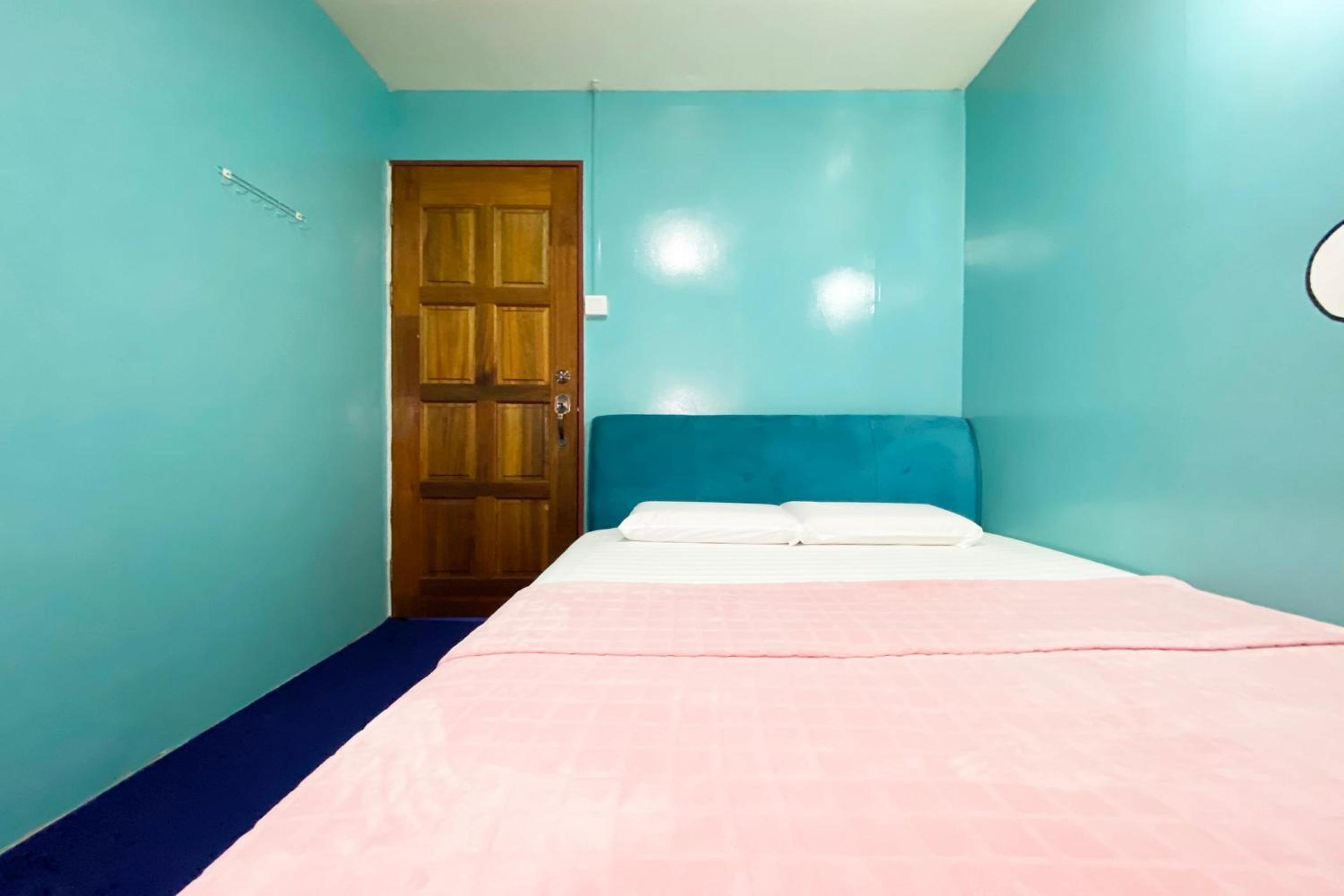 Double Room with Shared Bathroom photo 2