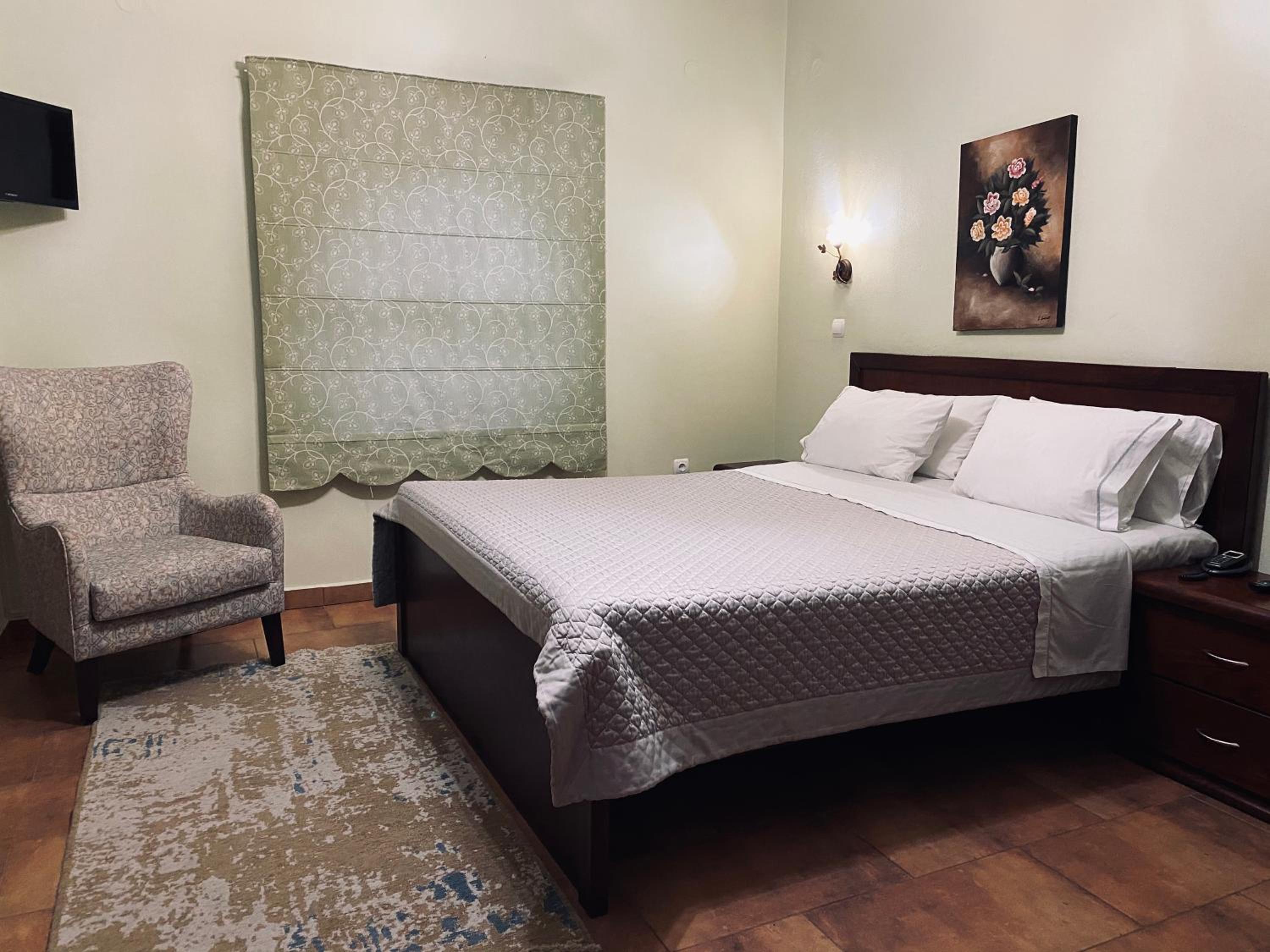 Double Room with Mountain View - Photo 3