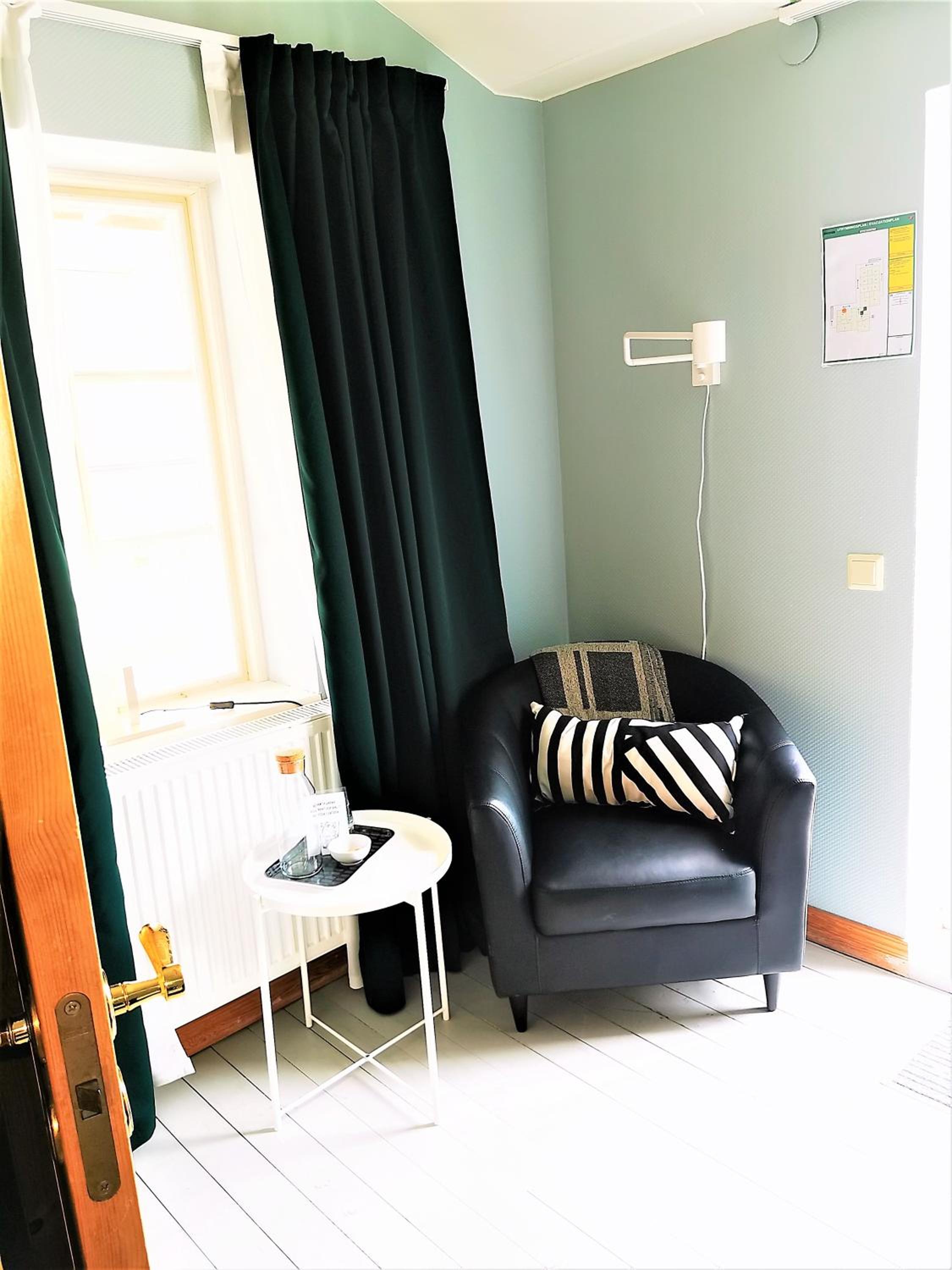 Standard Queen Room - Photo 2