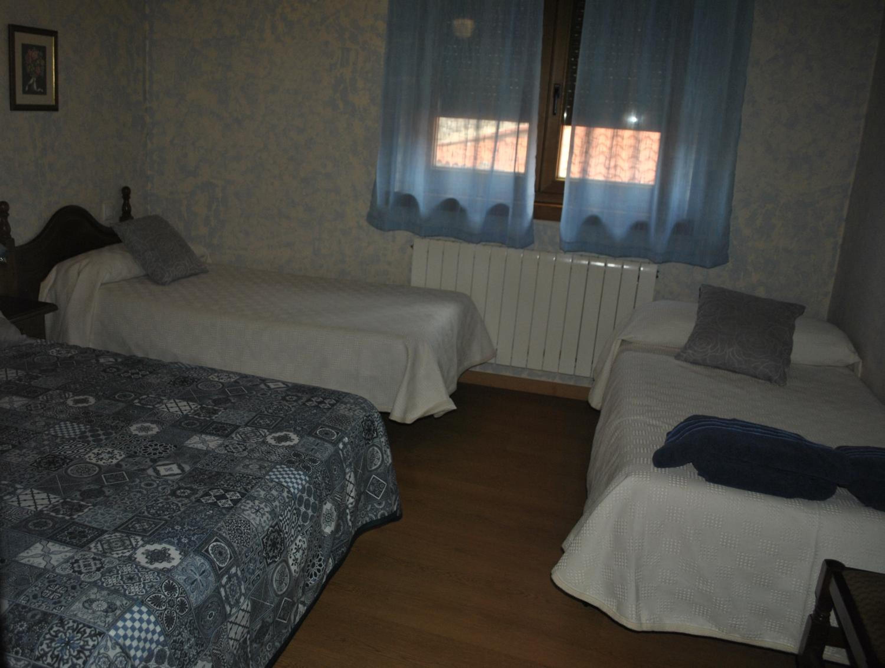 Family Room (4 Adults) - Photo 7