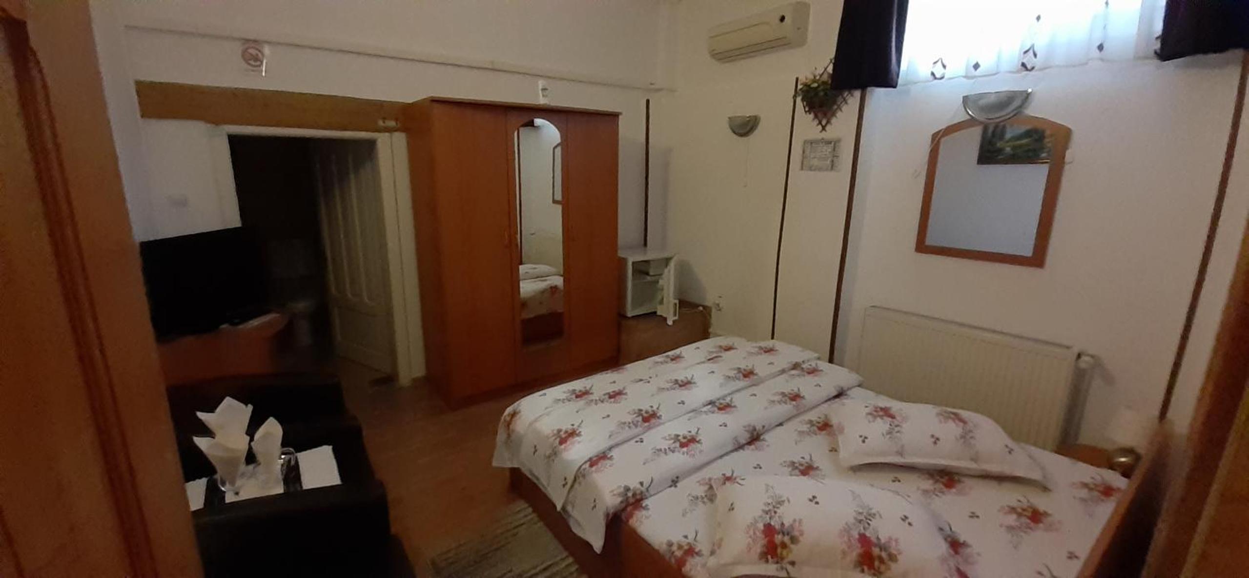 Double Room - Photo 4