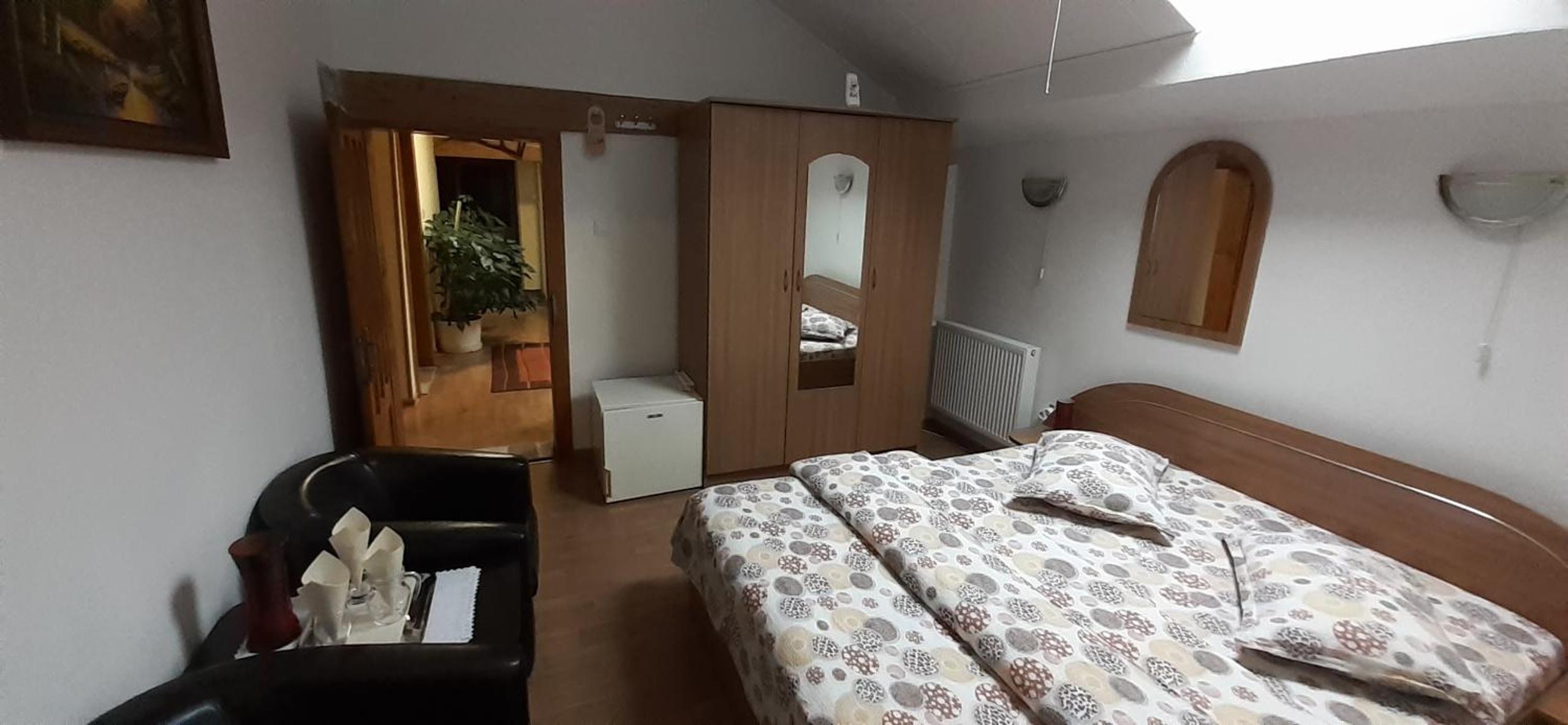 Double Room - Photo 10