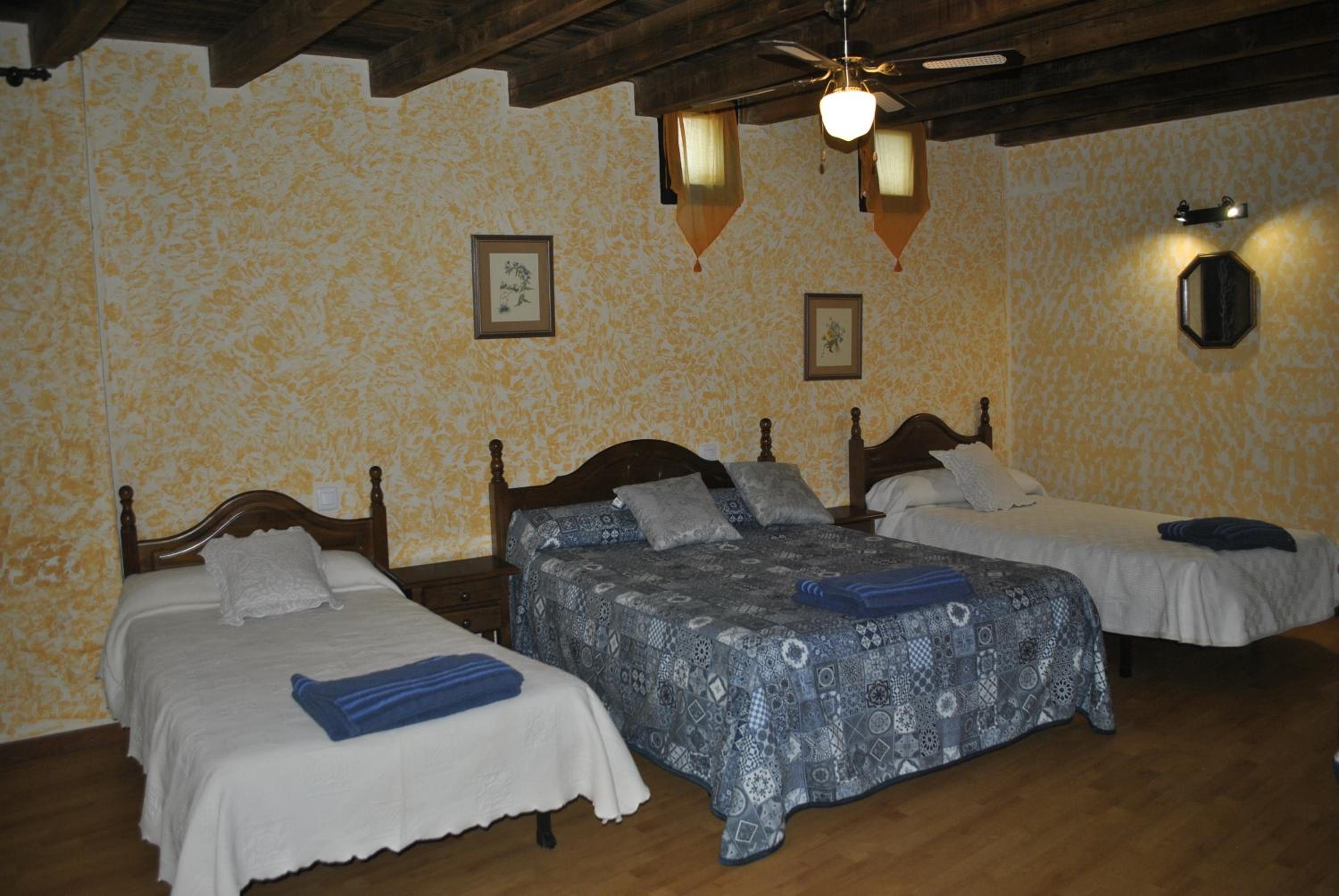 Family Room (5 Adults) - Photo 7