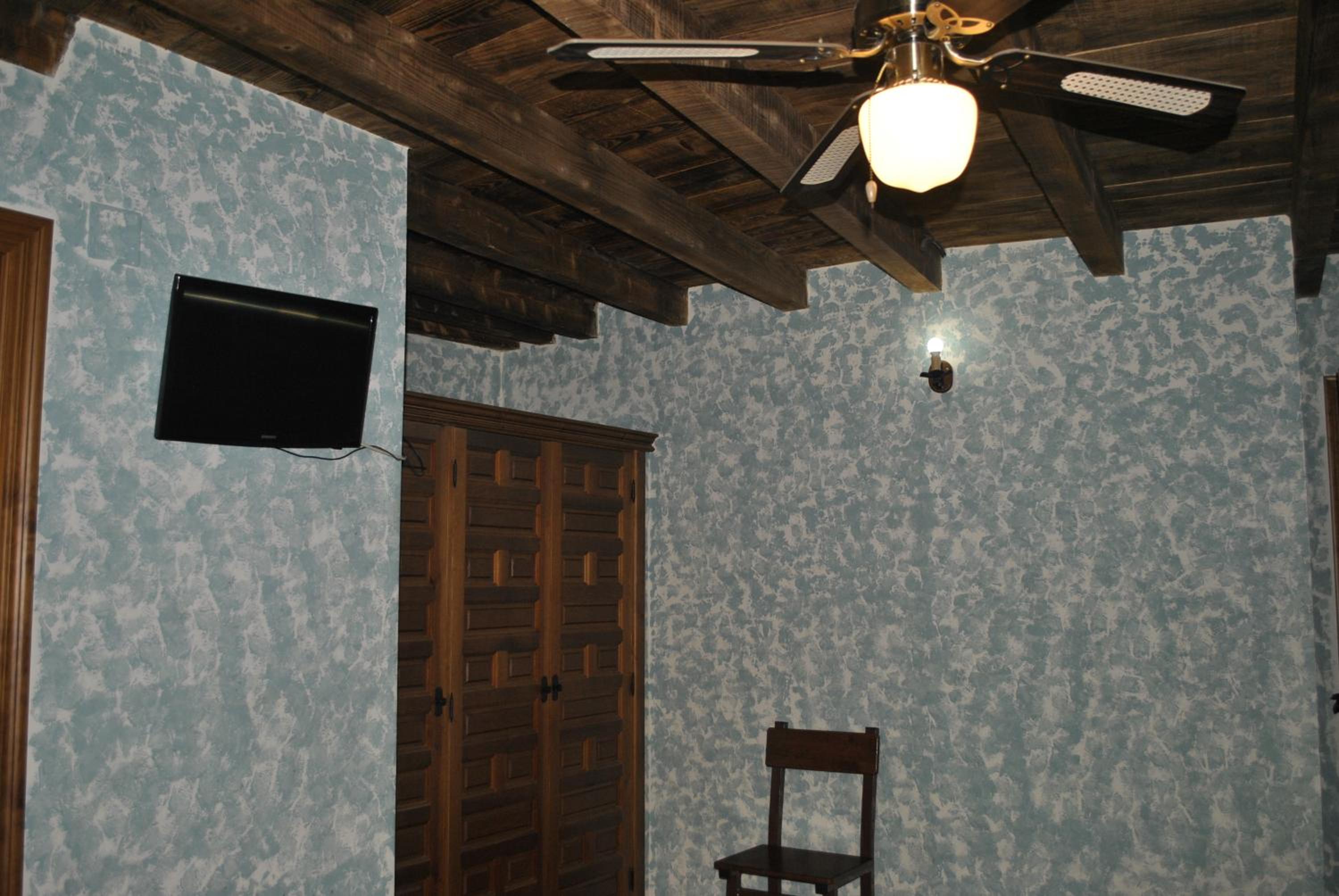Triple Room (3 Adults + 1 Child) - Photo 4