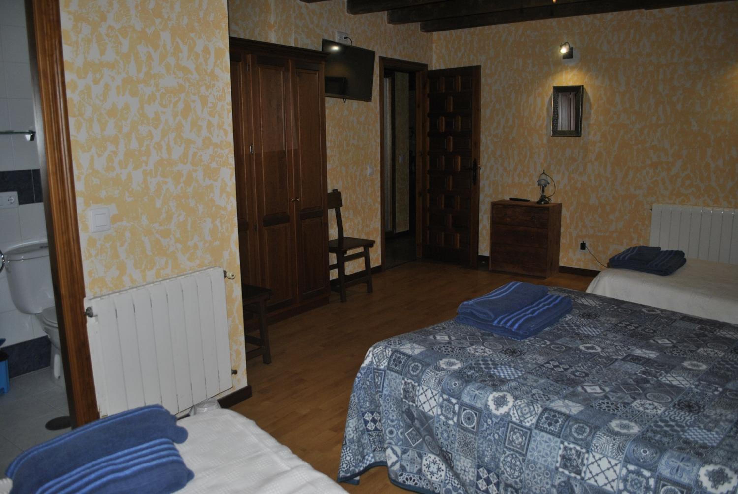 Family Room (5 Adults) - Photo 8