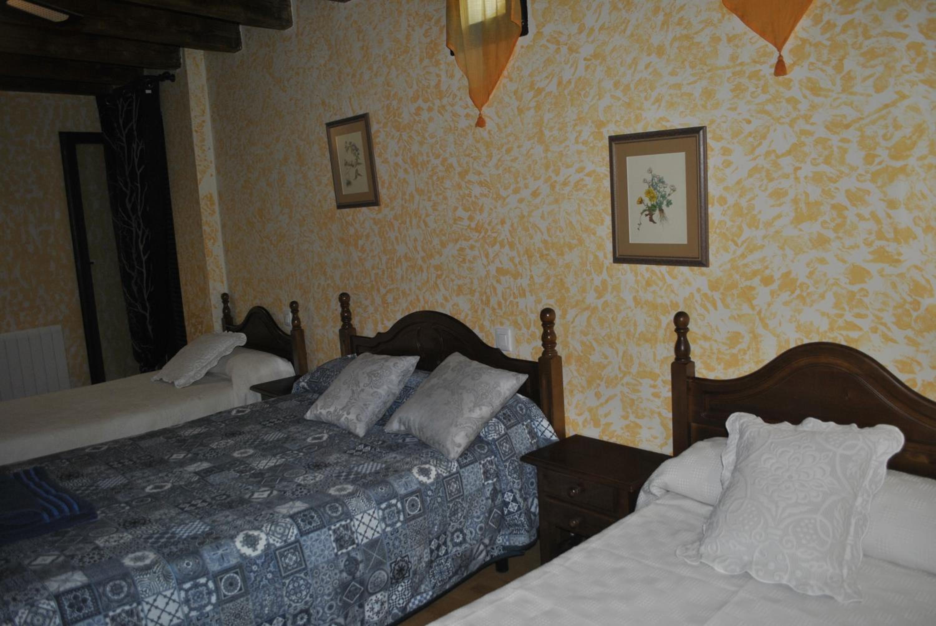 Family Room (5 Adults) - Photo 2