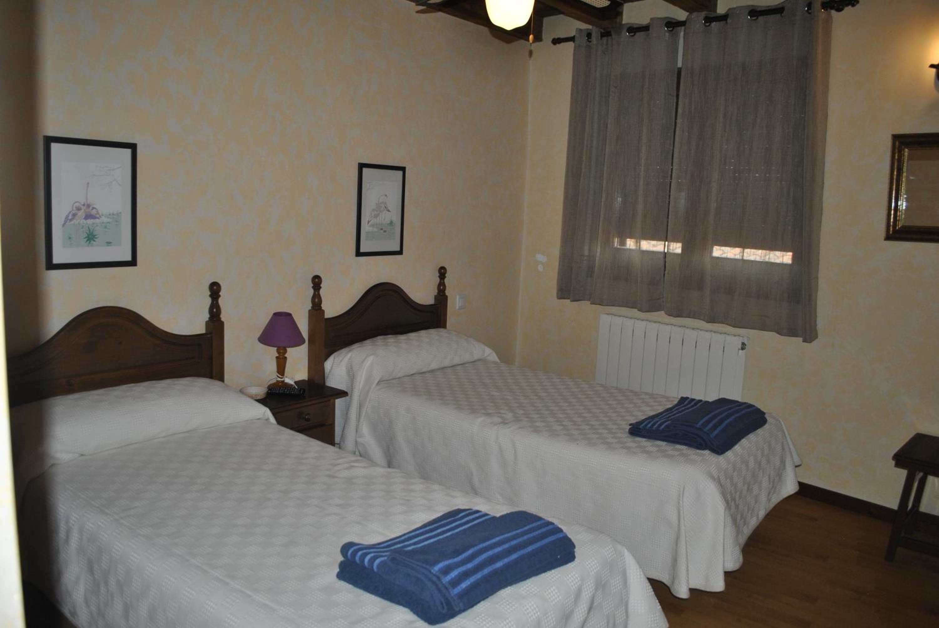 Twin Room - Photo 3