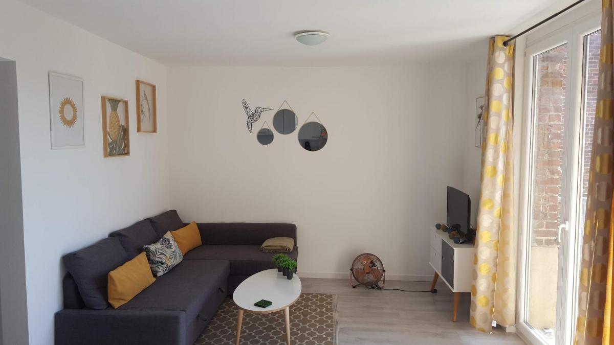 Apartment with Balcony photo 1
