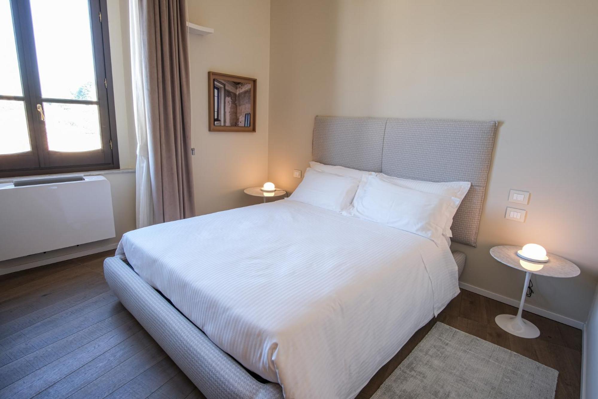Deluxe King Room photo 1