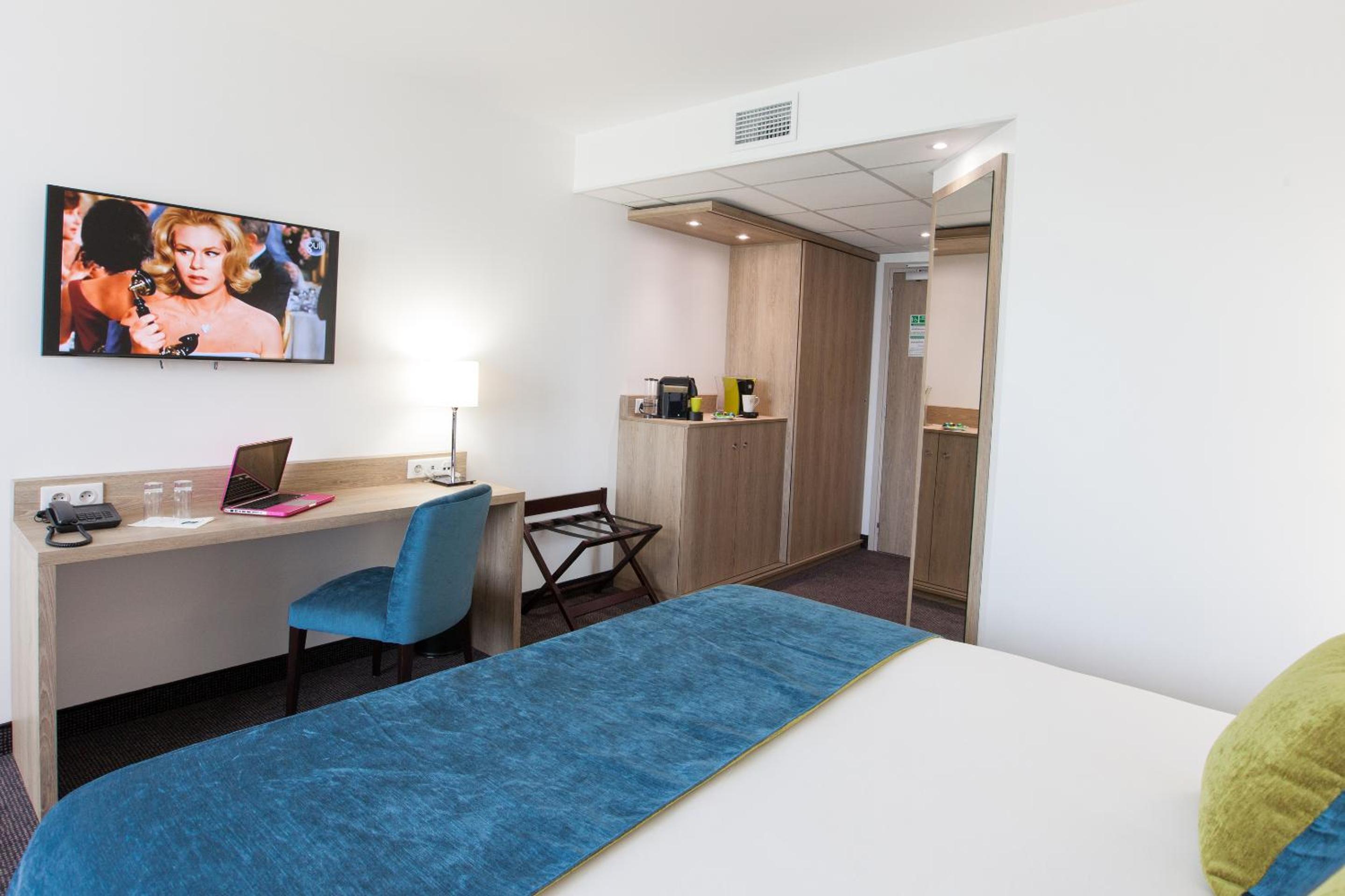 Superior King Room - Photo 8